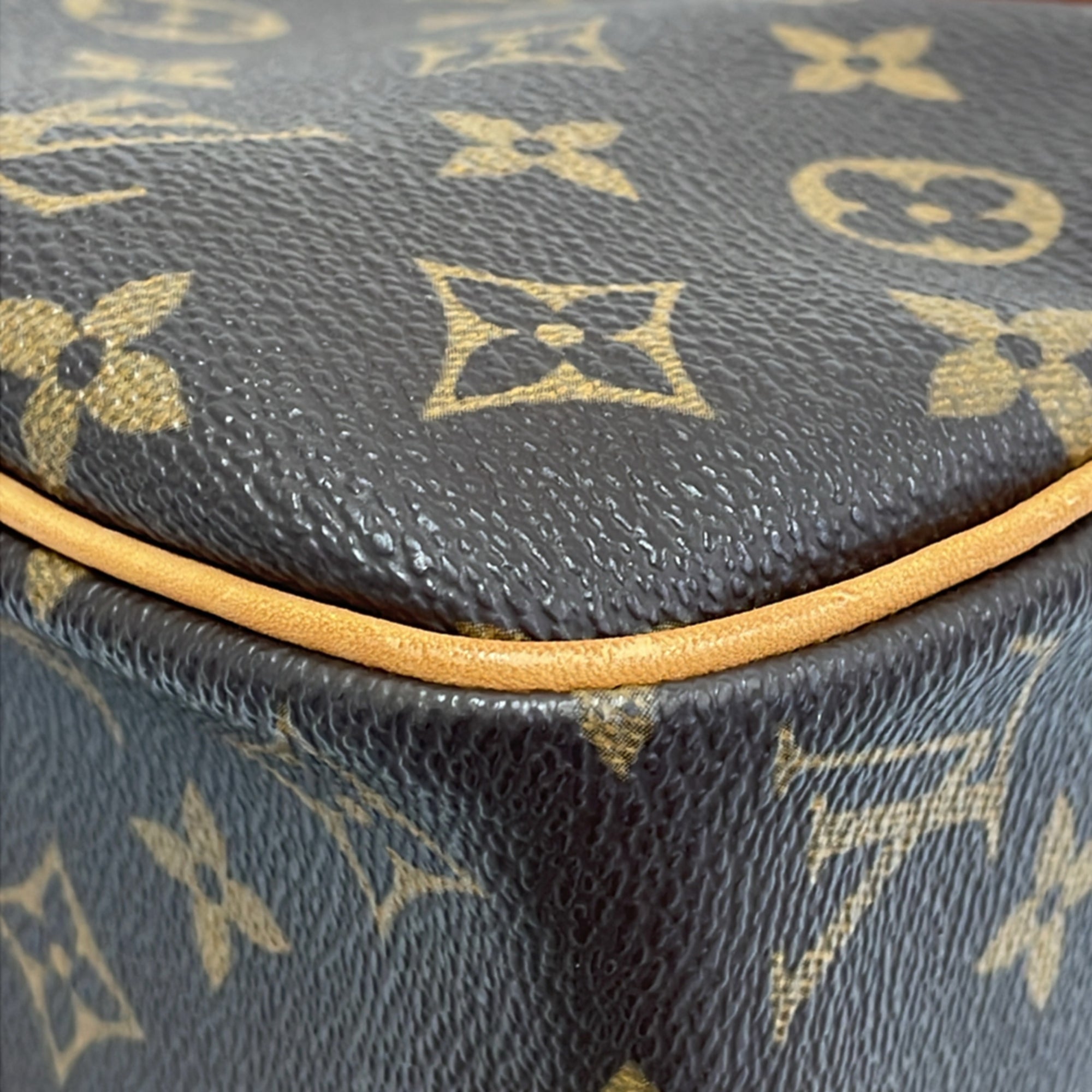 Louis Vuitton Brown Monogram Monogram Shoulder Bag (Pre-Owned)