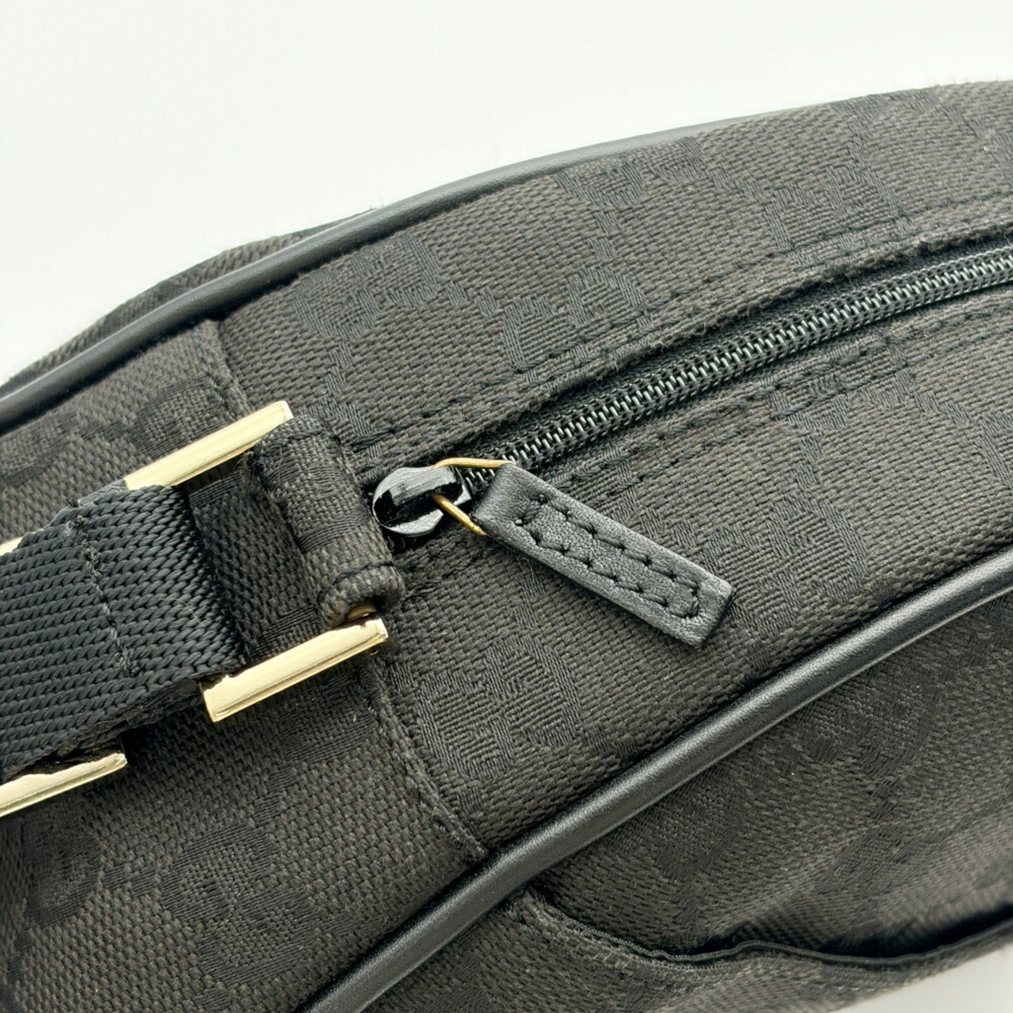 Gucci Black Gg Canvas Pouch (Pre-Owned)