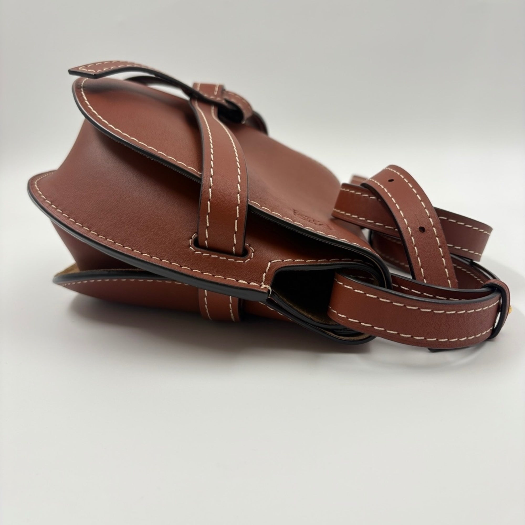 Loewe Brown Shoulder Bag (Pre-Owned)
