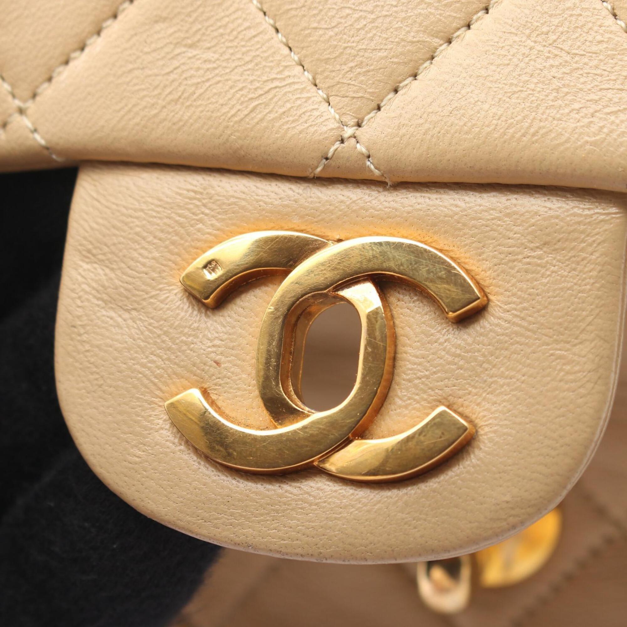 Chanel Beige Leather Handbag Shoulder Bag (Pre-Owned)