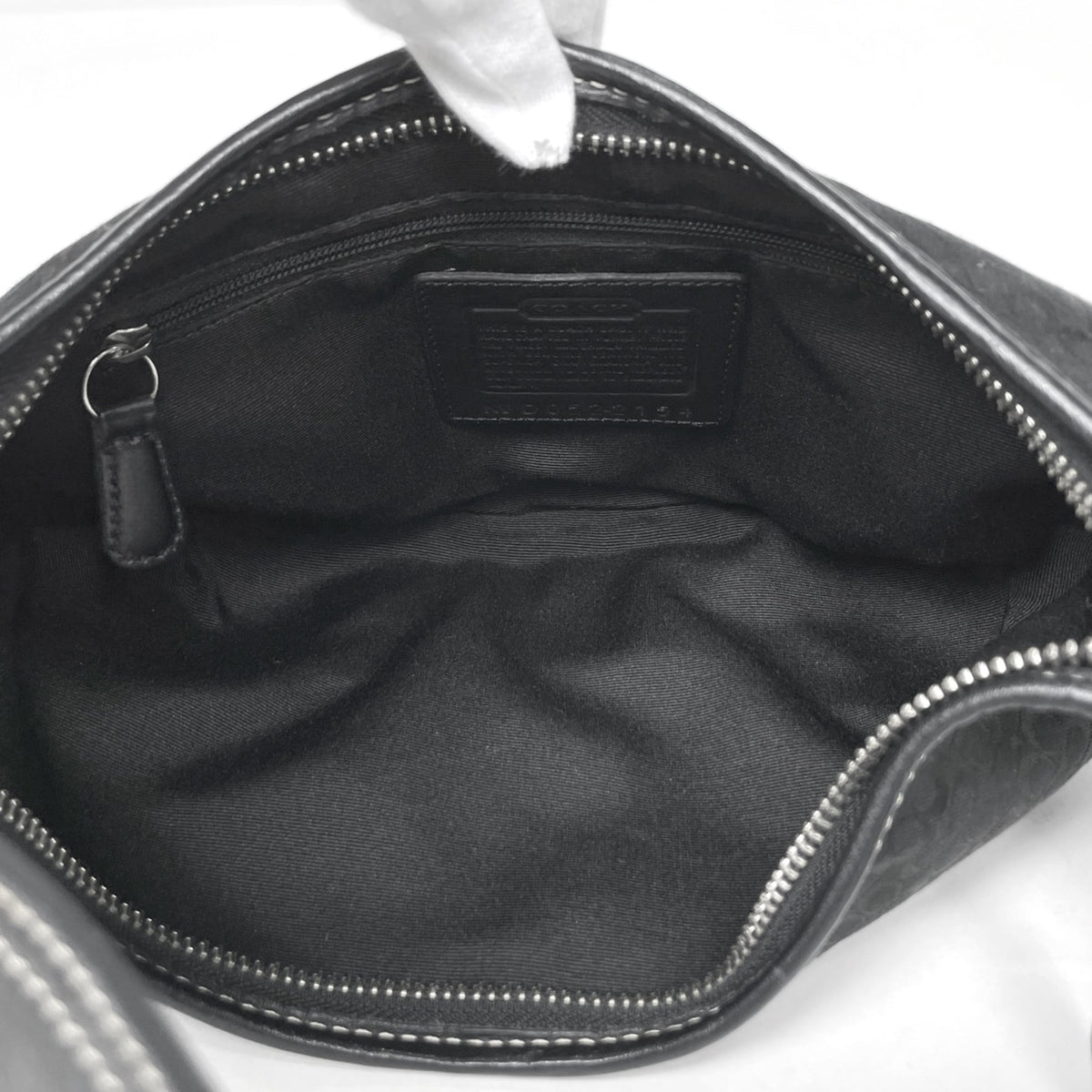 Coach Black Canvas Shoulder Bag (Pre-Owned)
