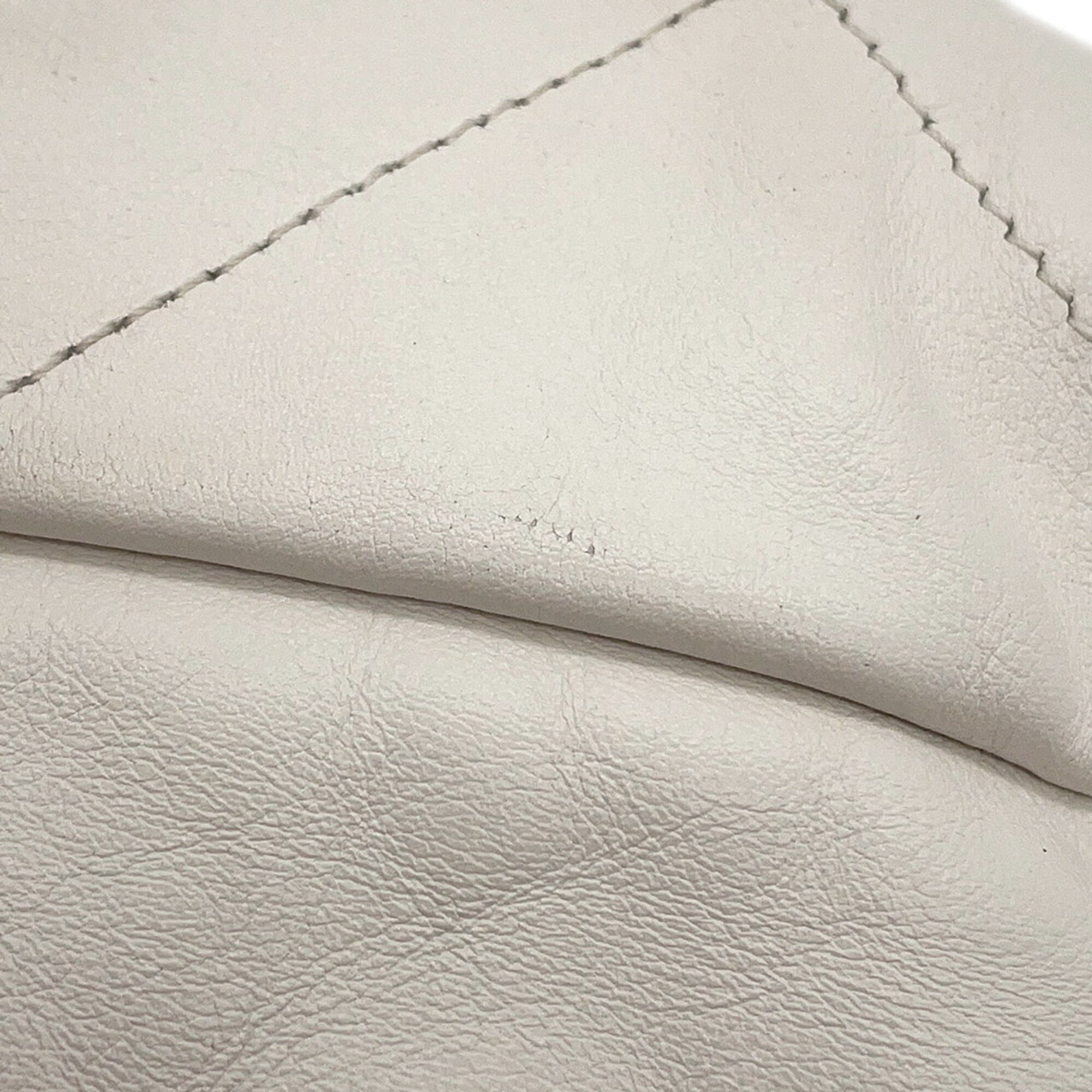 Chanel White Leather Handbag (Pre-Owned)