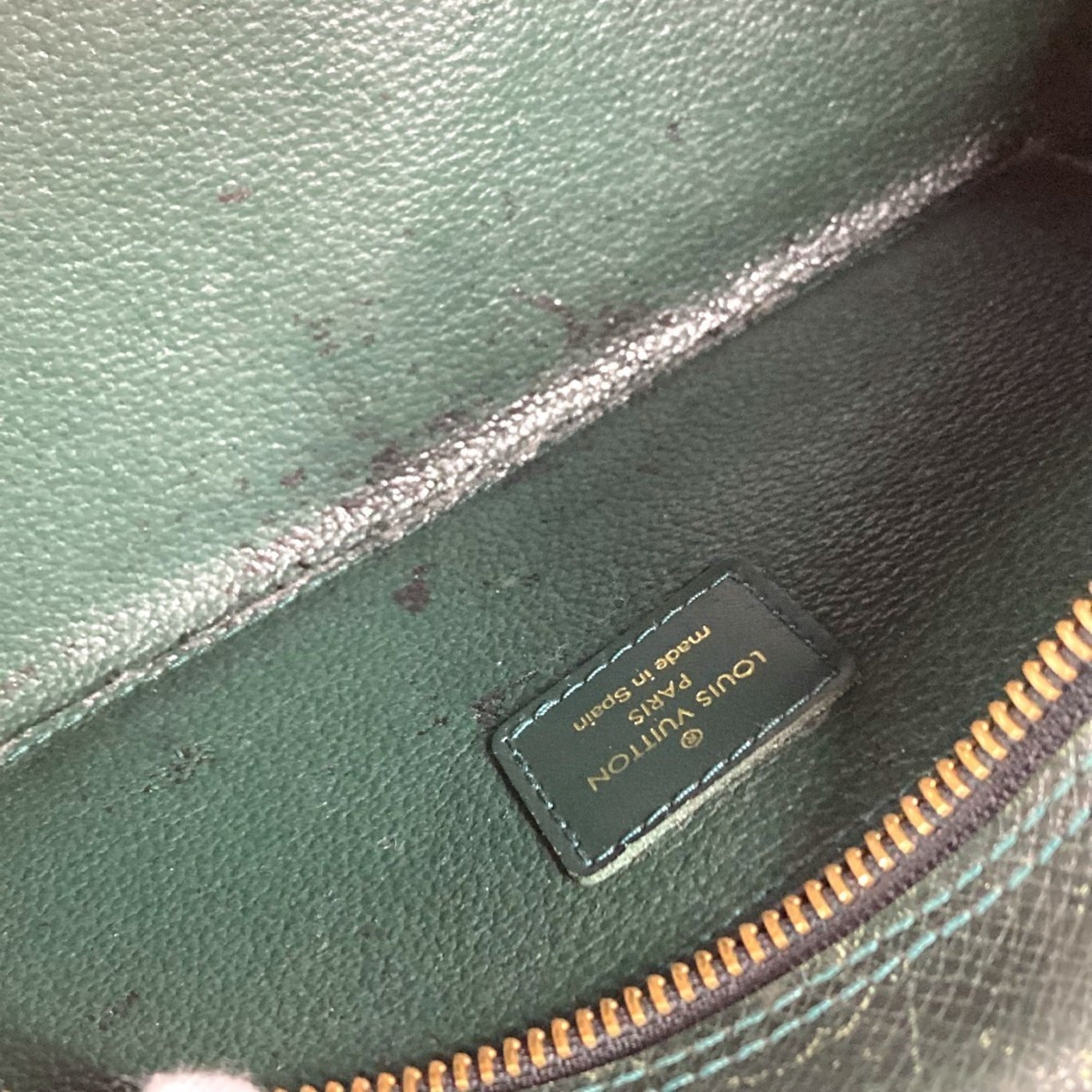 Louis Vuitton Taiga Episea Green Taiga Leather Handbag (Pre-Owned)