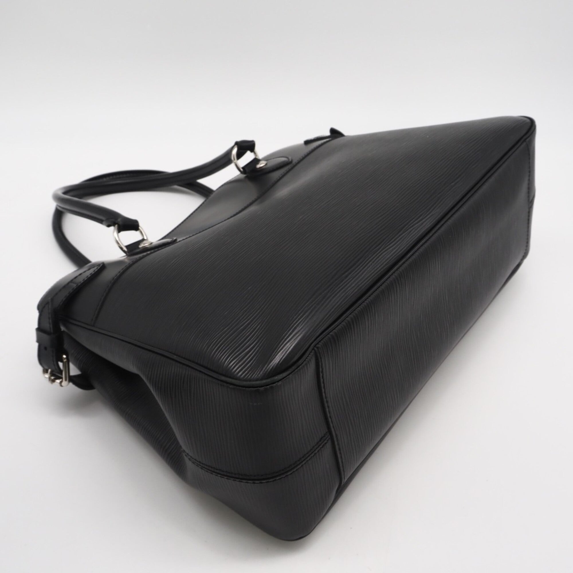 Louis Vuitton Black Leather Handbag (Pre-Owned)