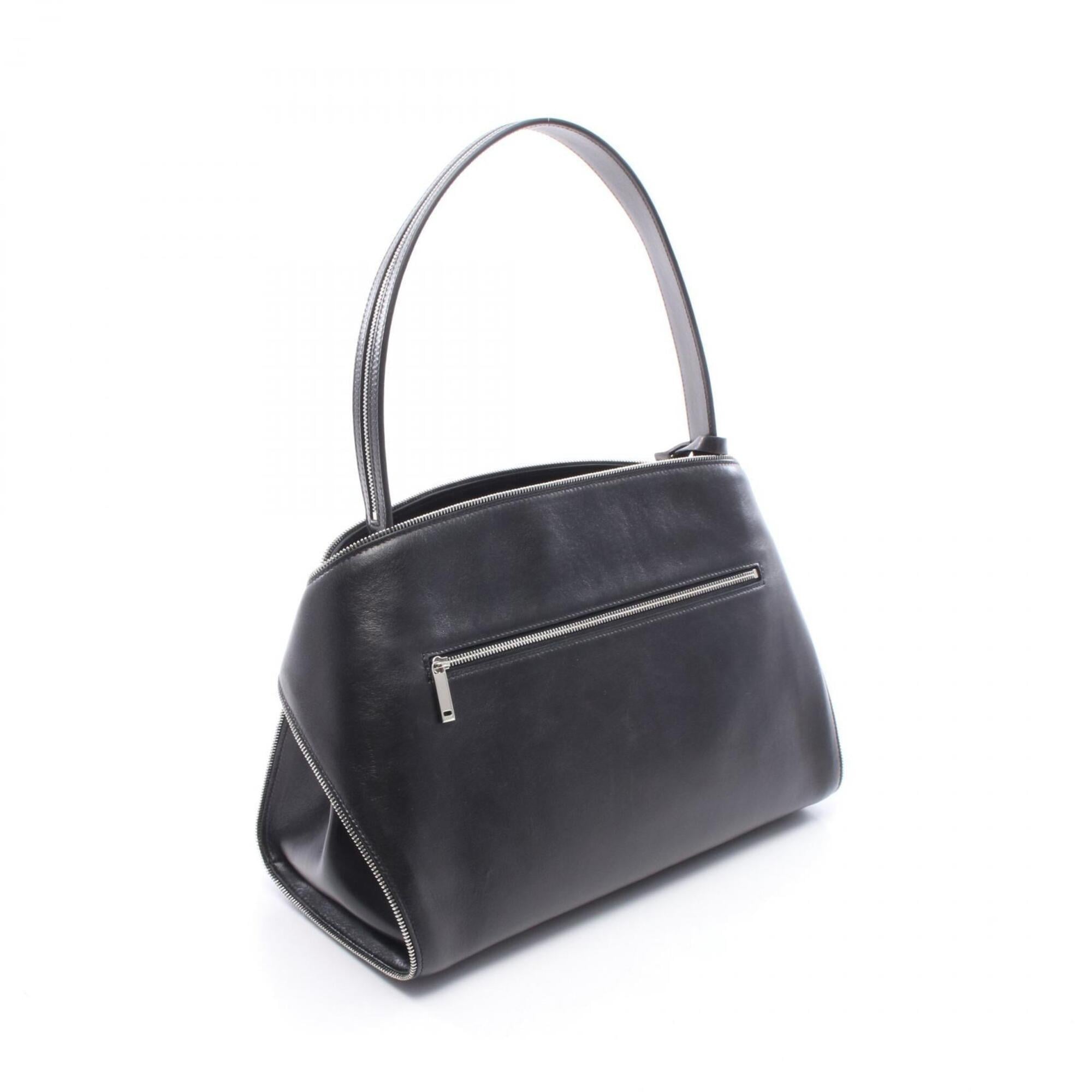 Salvatore Ferragamo Black Leather Handbag Shoulder Bag (Pre-Owned)