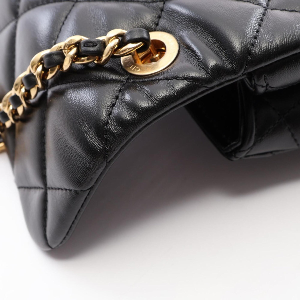 Chanel Black Leather Handbag Shoulder Bag (Pre-Owned)