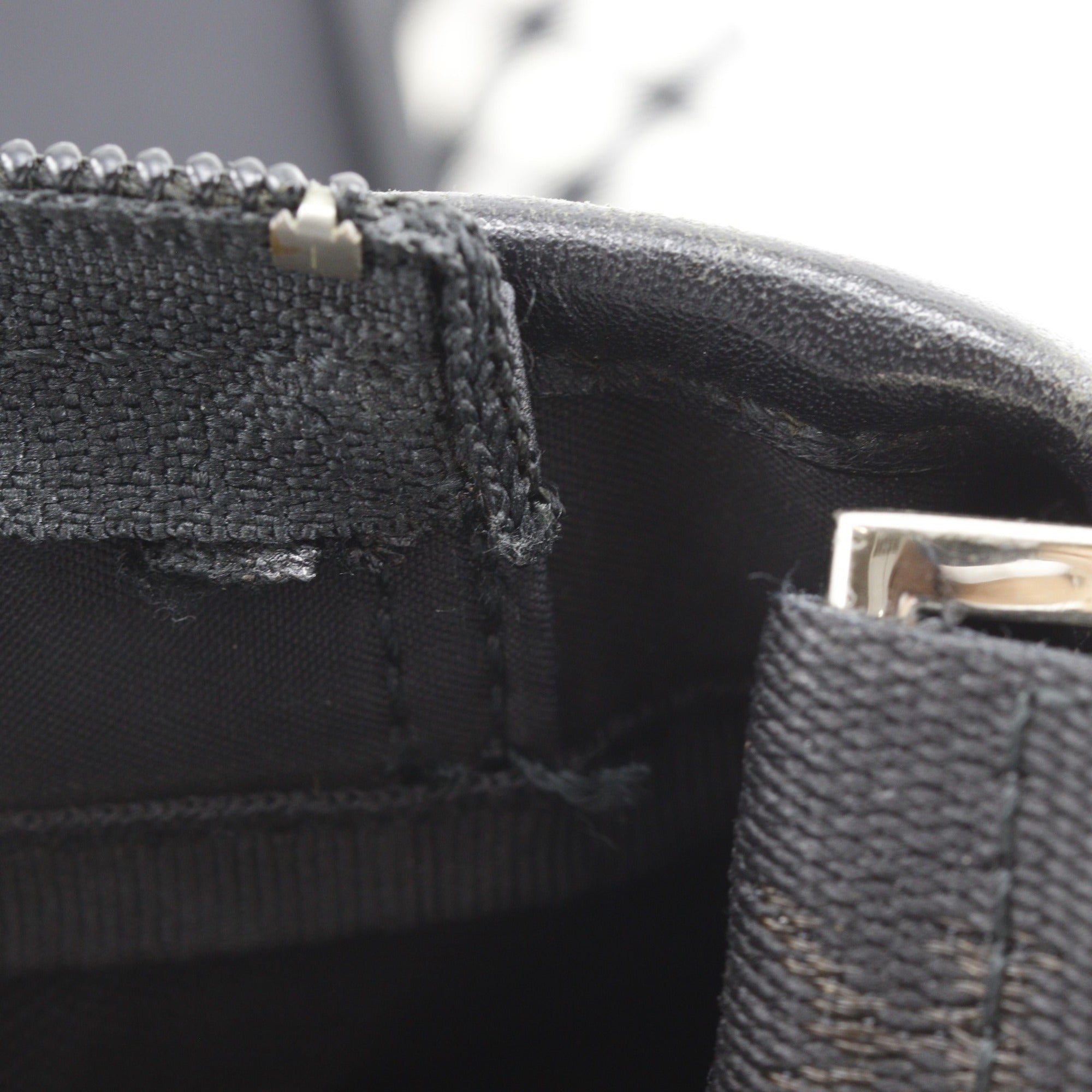 Burberry Black Label Black Nylon Shoulder Bag (Pre-Owned)