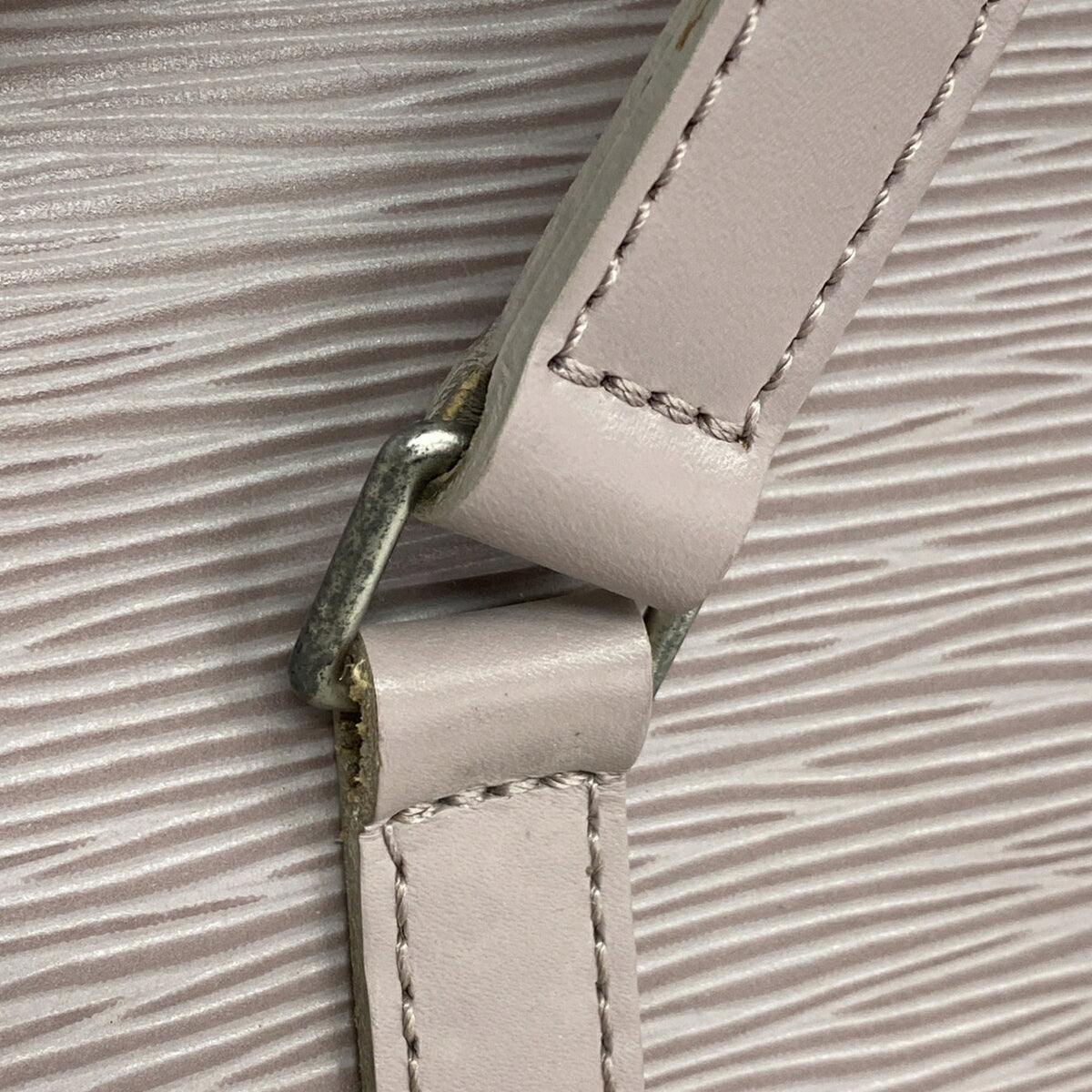 Louis Vuitton Lilac Handbag (Pre-Owned)