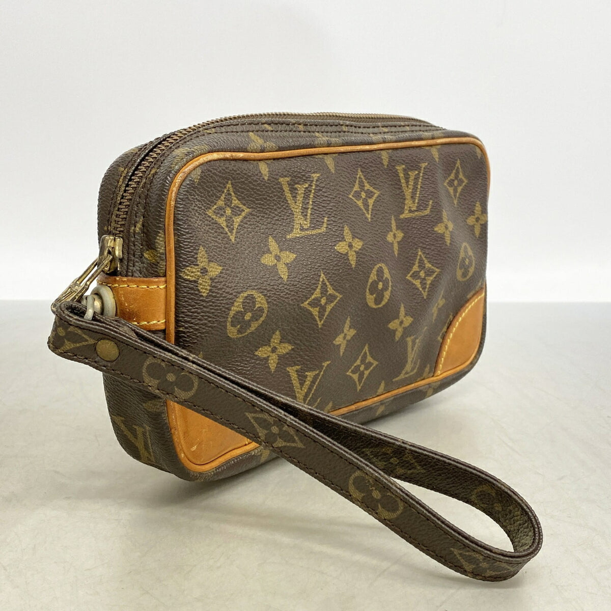 Louis Vuitton Brown Clutch Bag (Pre-Owned)