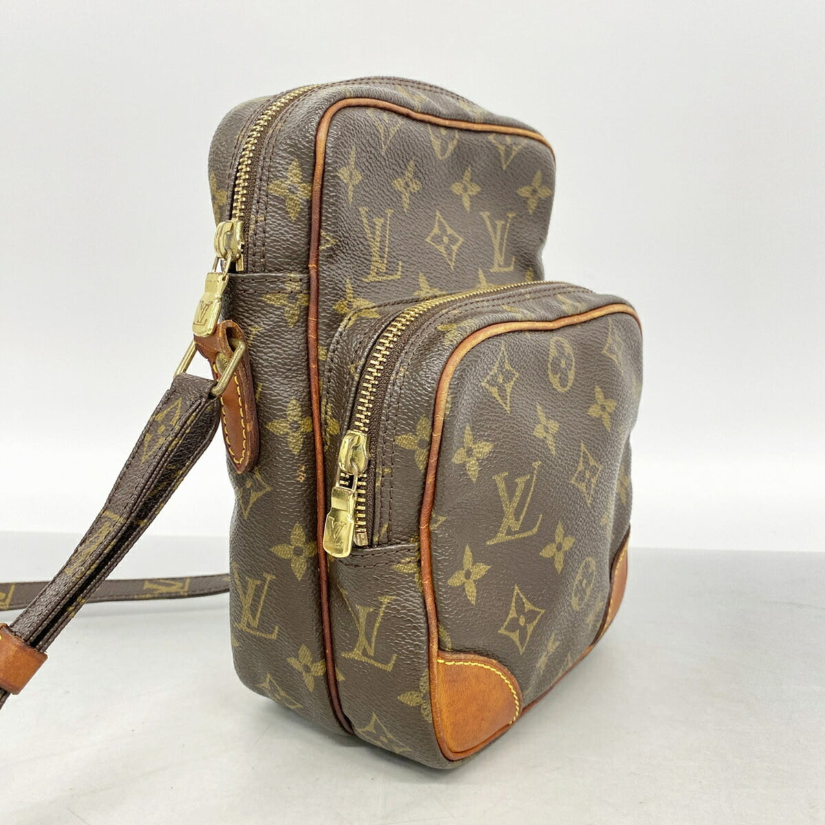 Louis Vuitton Brown Shoulder Bag (Pre-Owned)