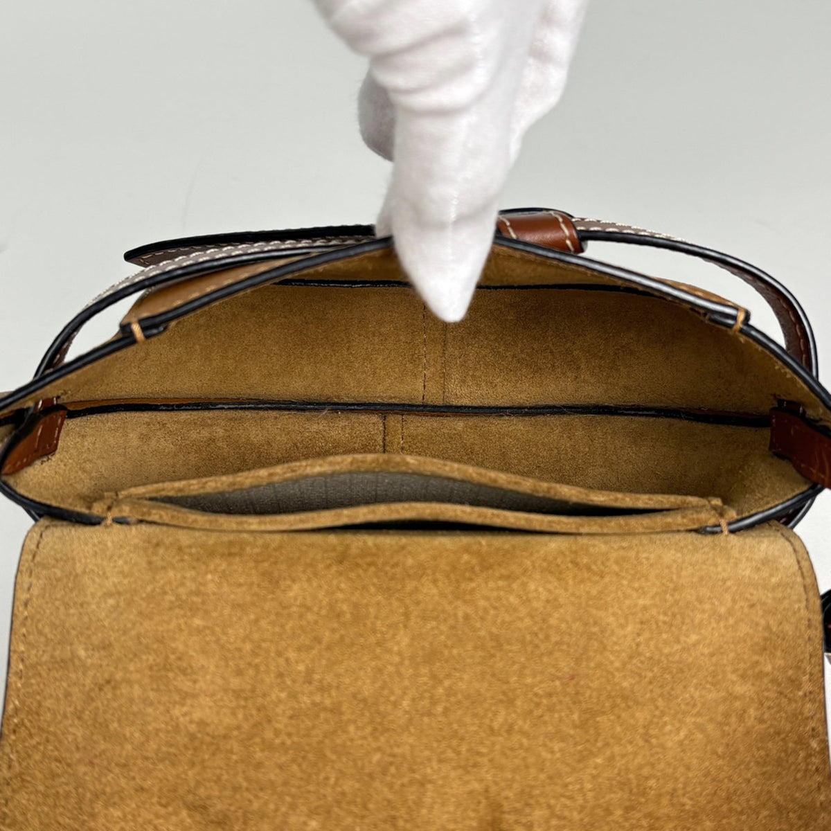 Loewe Brown Leather Shoulder Bag (Pre-Owned)