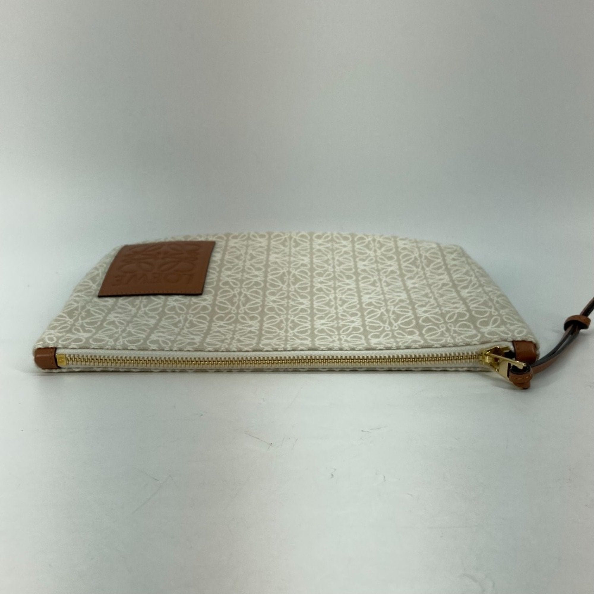 Loewe Beige Other Clutch Bag (Pre-Owned)