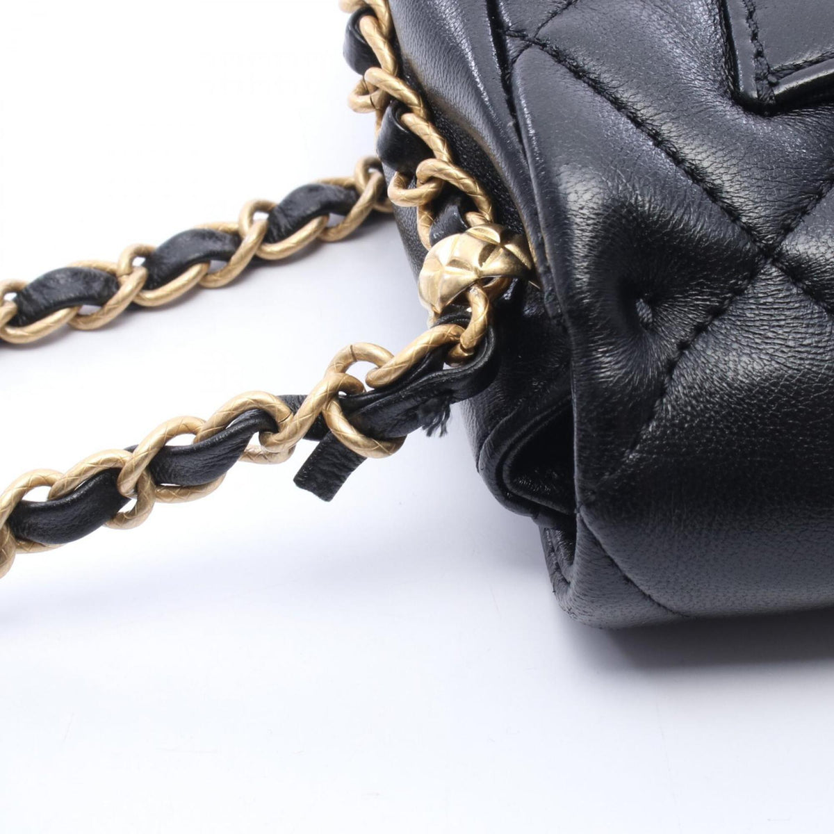Chanel Black Leather Handbag Shoulder Bag (Pre-Owned)