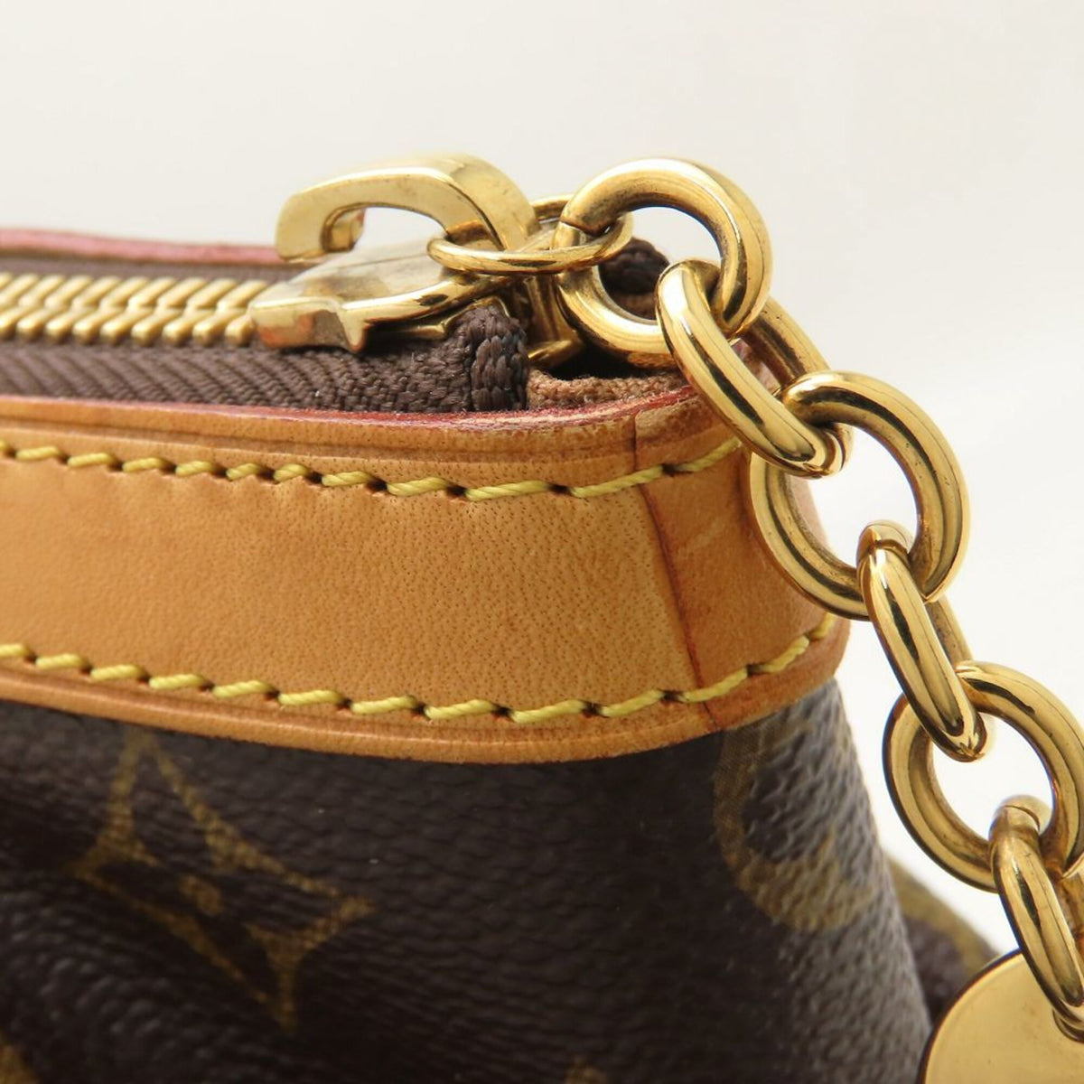 Louis Vuitton Brown Monogram Canvas Handbag (Pre-Owned)