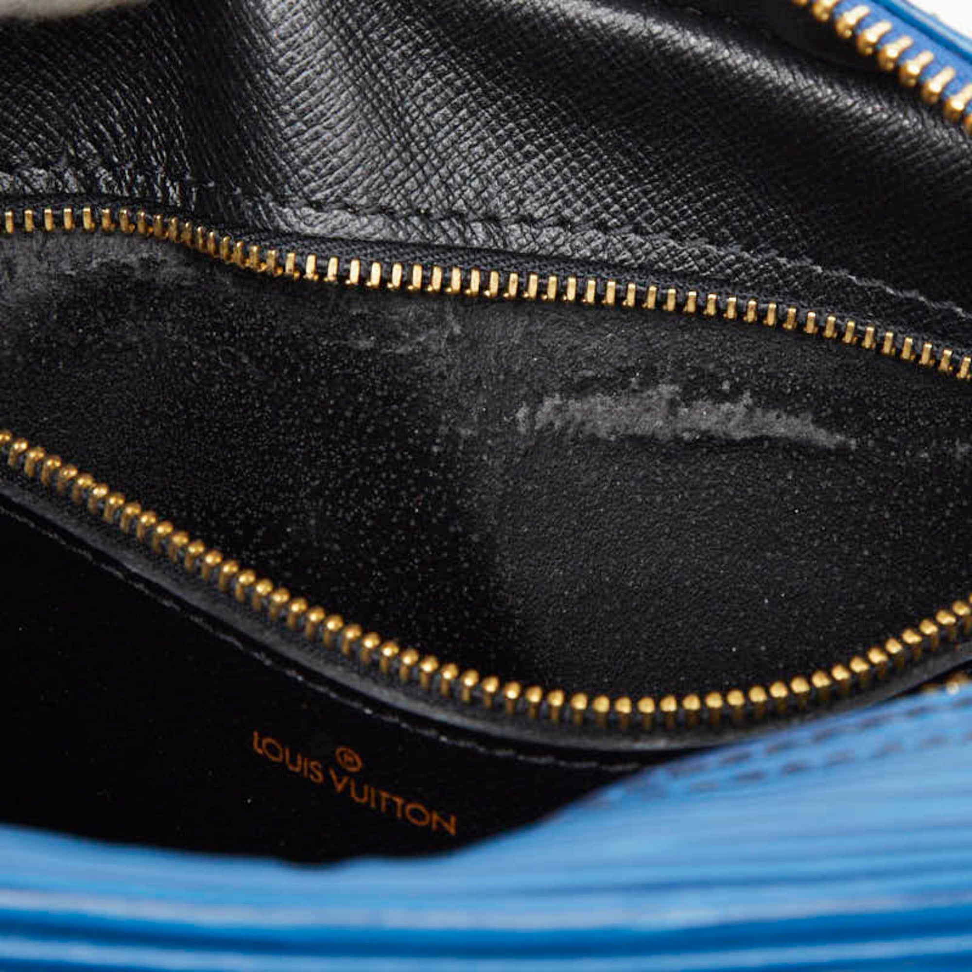 Louis Vuitton Epi Toledo Blue Leather Shoulder Bag (Pre-Owned)