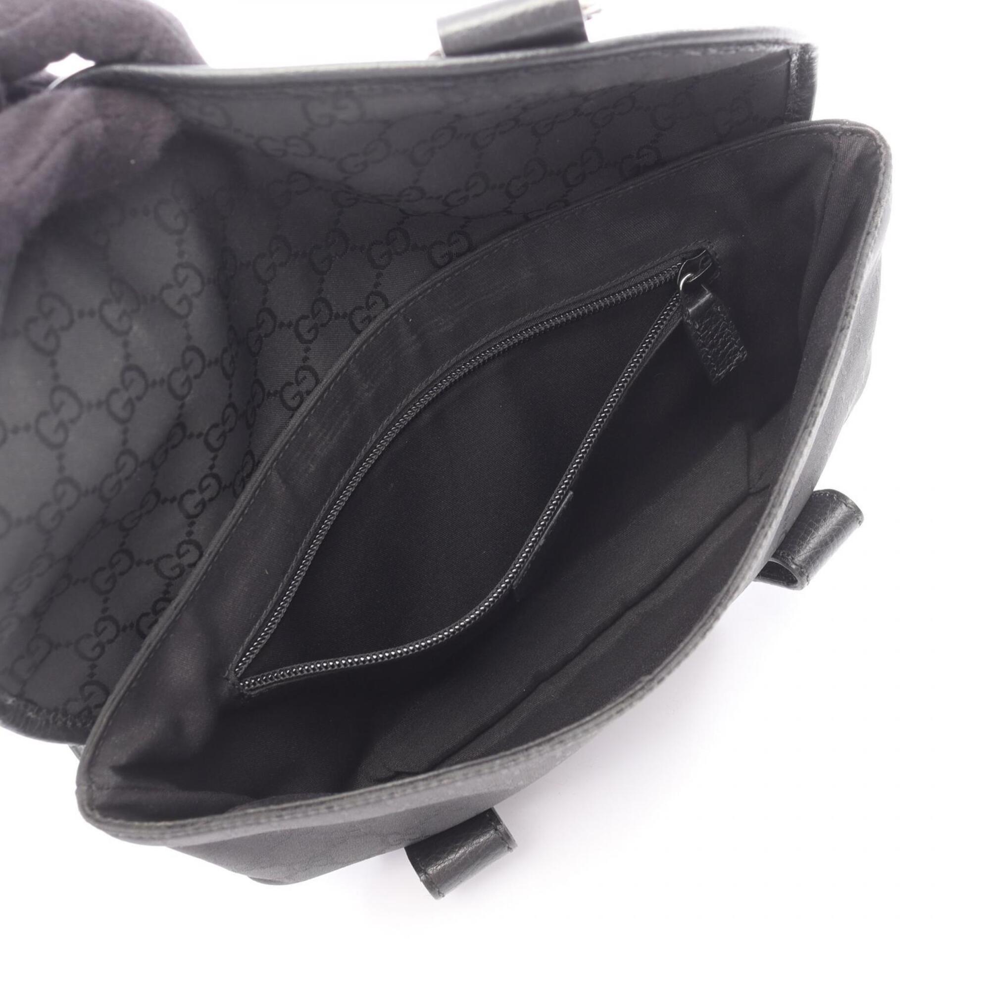 Gucci Black Nylon Leather Fanny Pack Handbag (Pre-Owned)