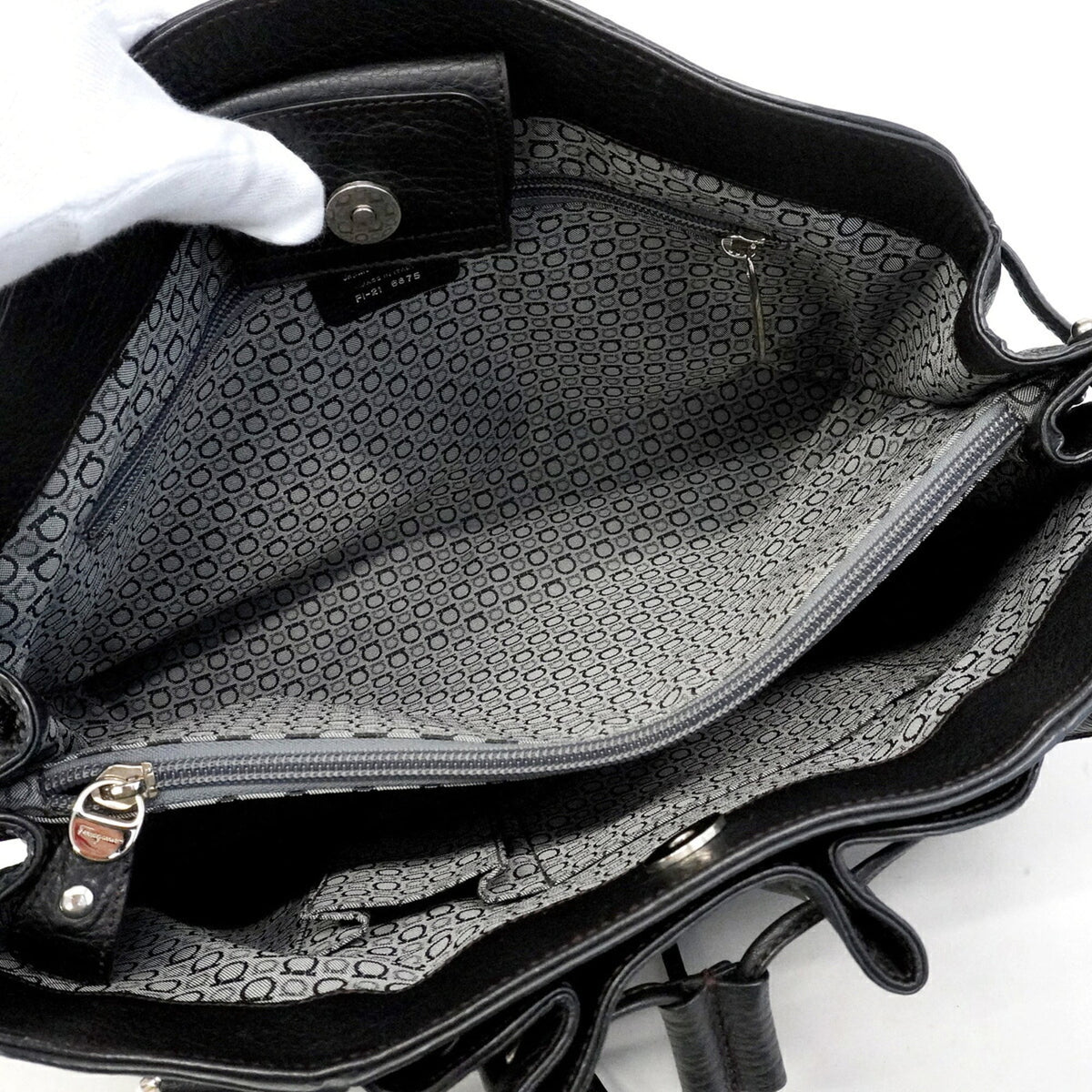 Salvatore Ferragamo Black Leather Handbag (Pre-Owned)