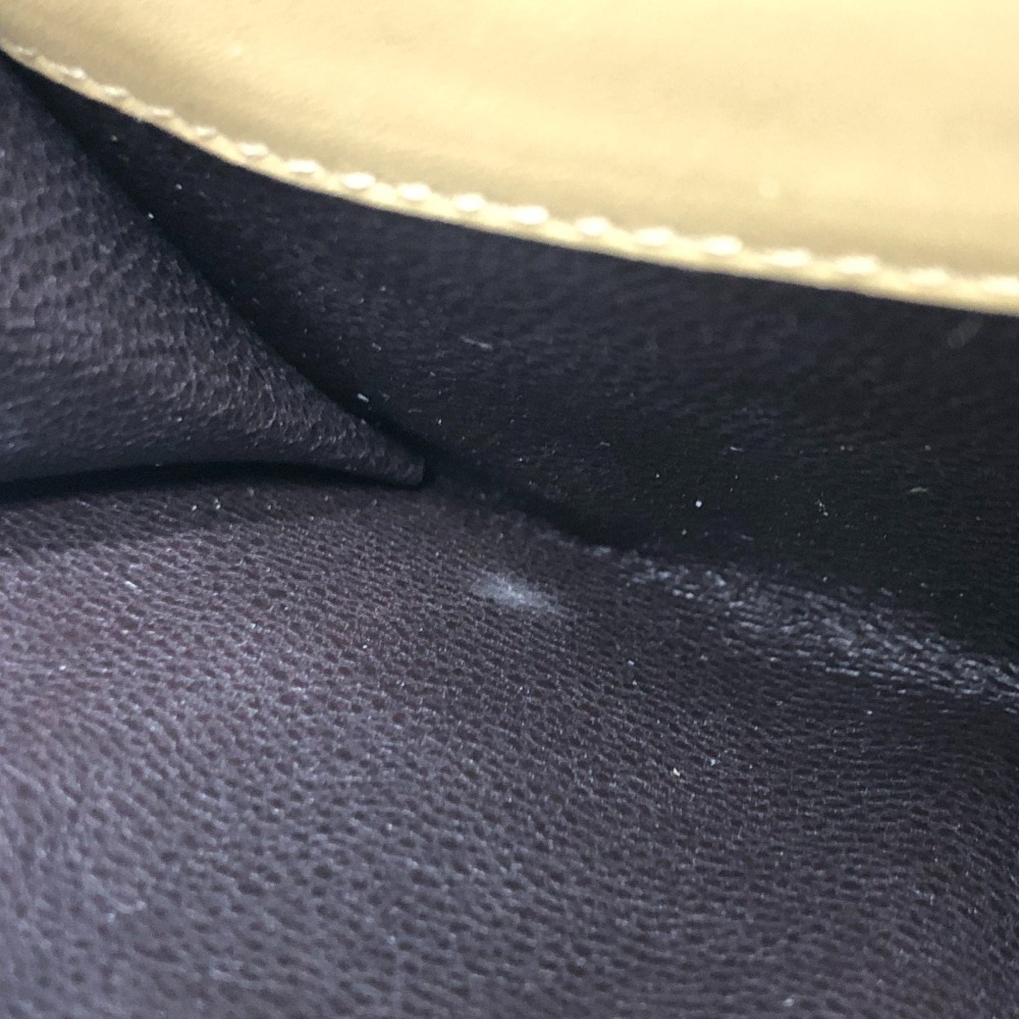 Gucci Beige Leather Wallet (Bi-Fold) (Pre-Owned)