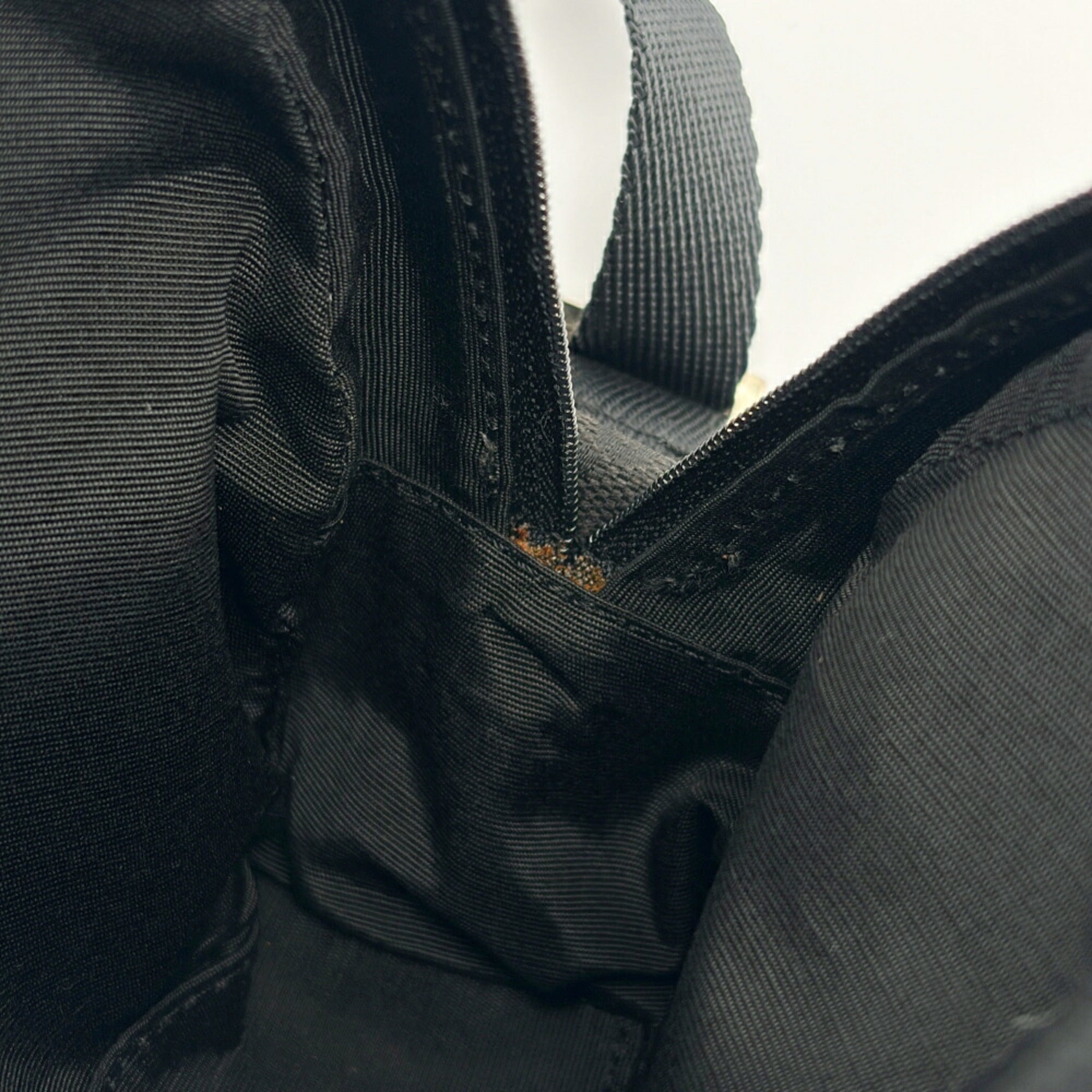 Gucci Black Gg Canvas Pouch (Pre-Owned)