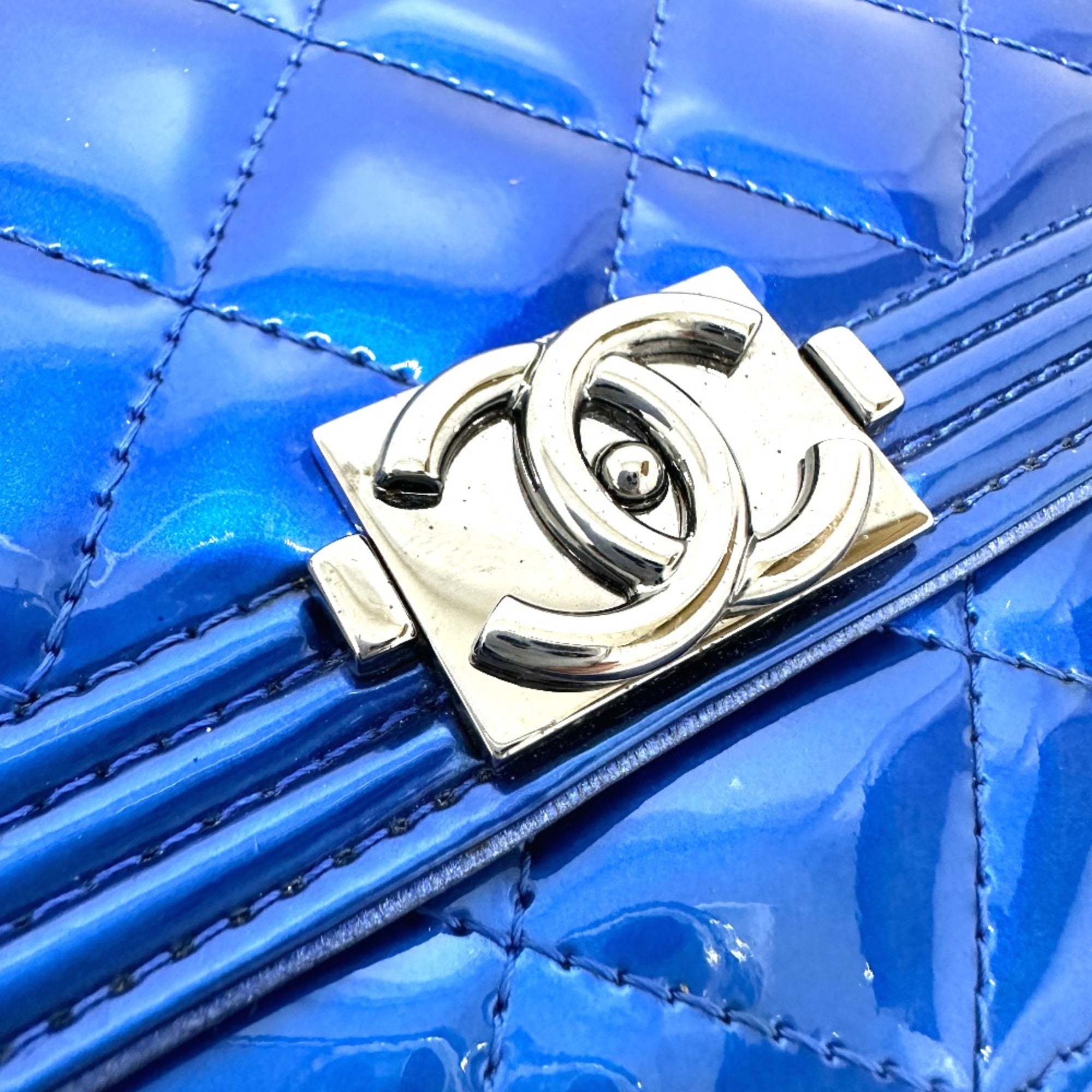 Chanel Blue Leather Shoulder Bag (Pre-Owned)