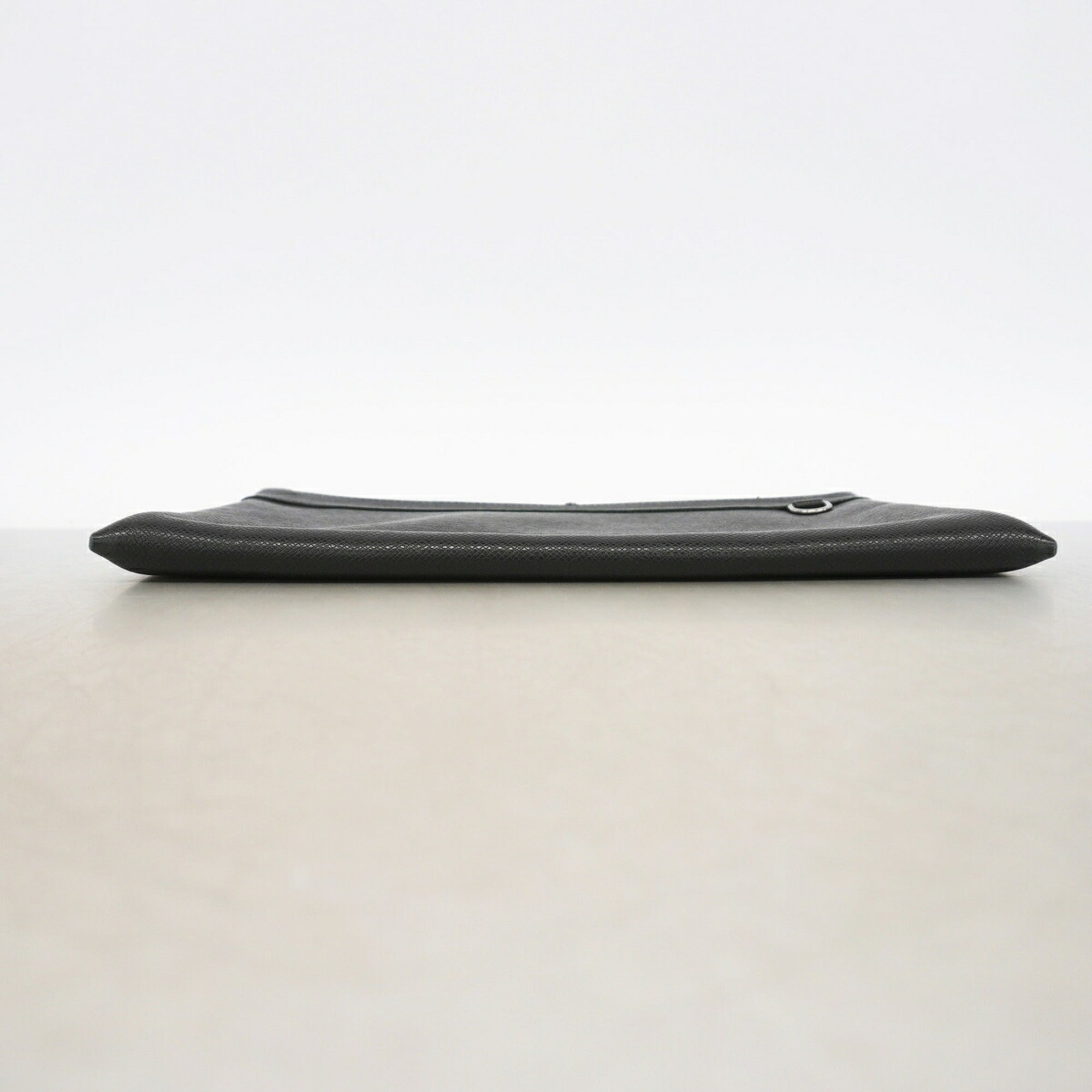 Louis Vuitton Noir Clutch Bag (Pre-Owned)