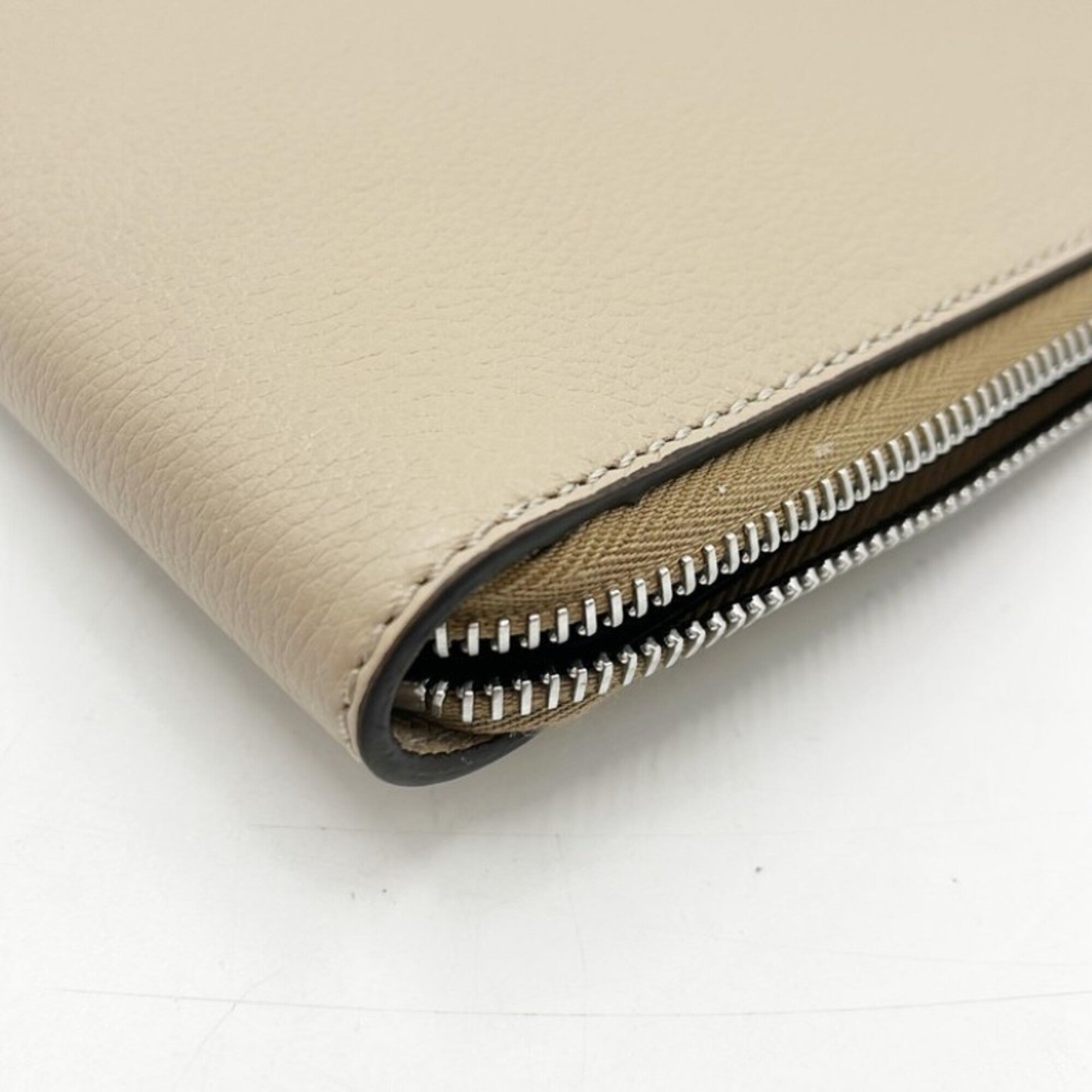 Fendi Beige Leather Clutch Bag (Pre-Owned)