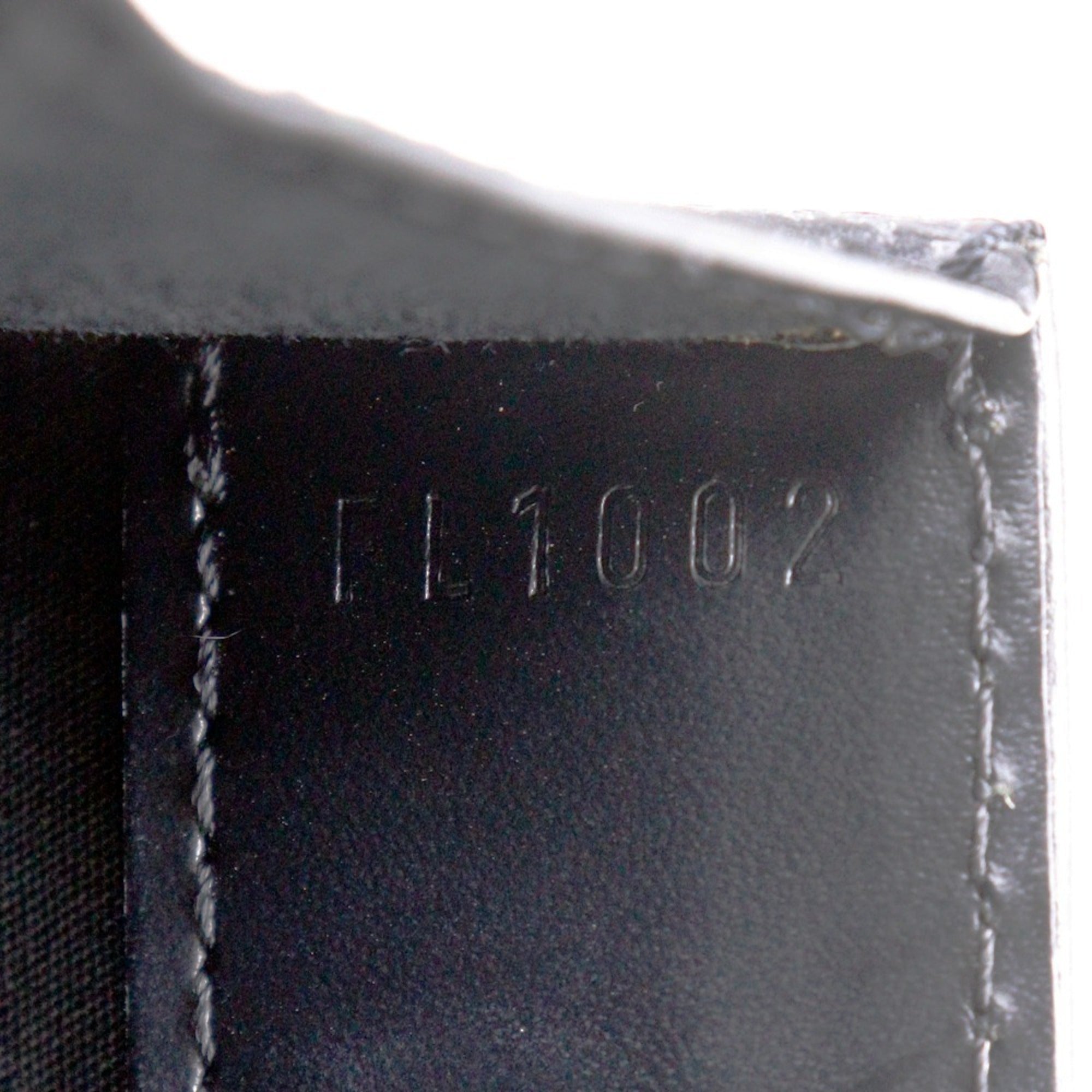 Louis Vuitton Black Noir Epi Leather Shoulder Bag (Pre-Owned)