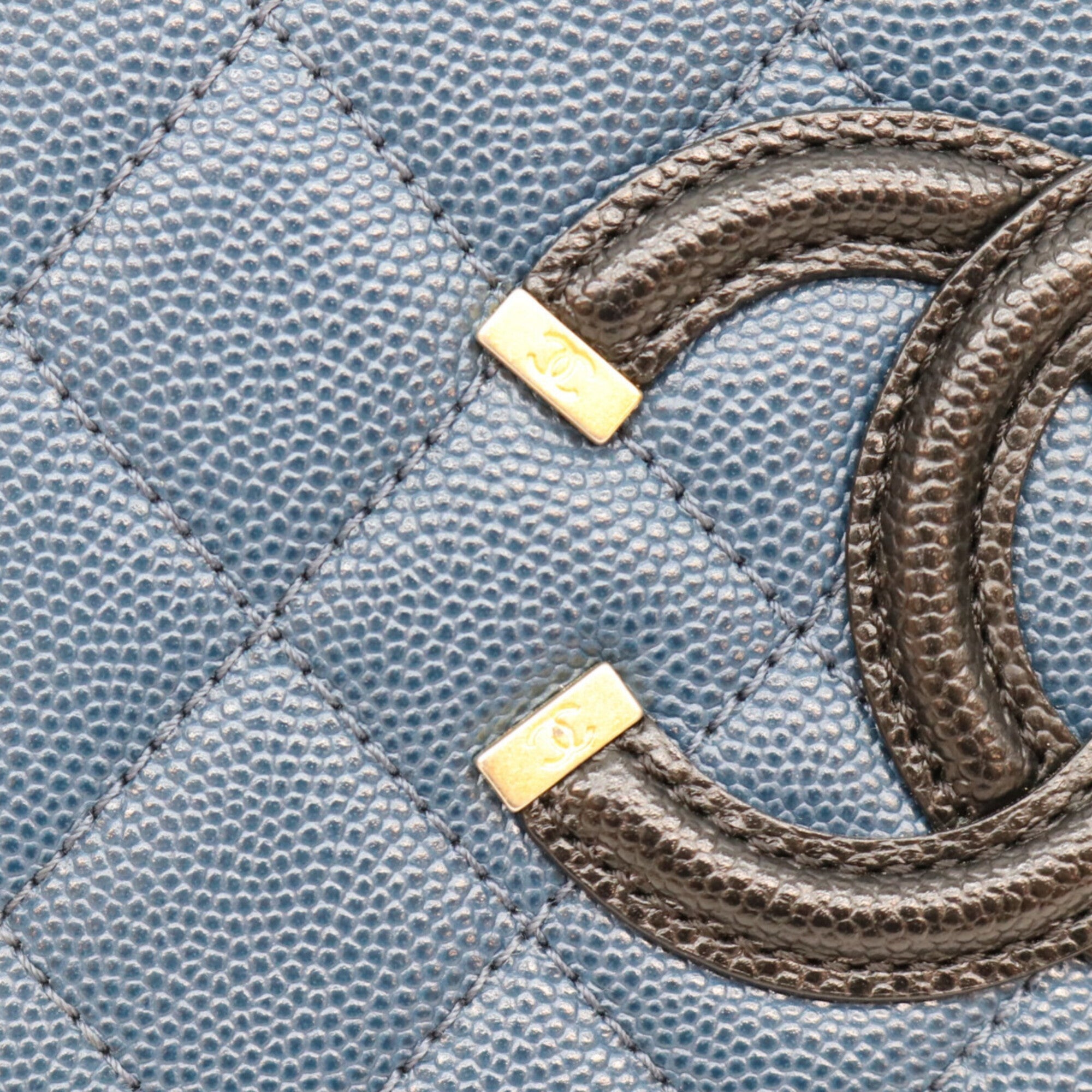 Chanel Black Blue Grained Calfskin Shoulder Bag (Pre-Owned)