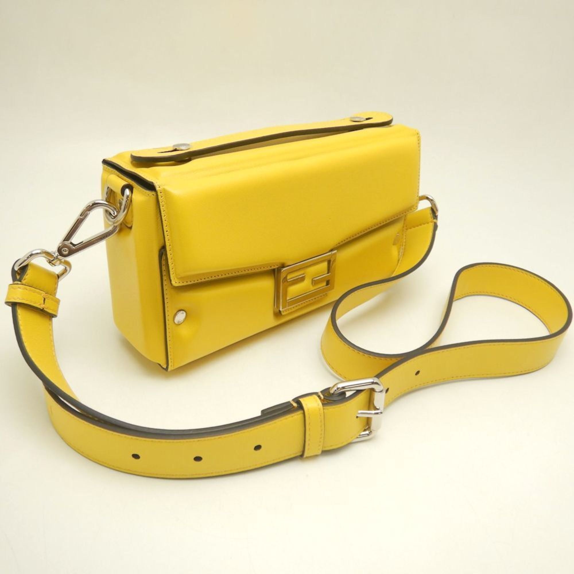 Fendi Yellow Leather Shoulder Bag (Pre-Owned)