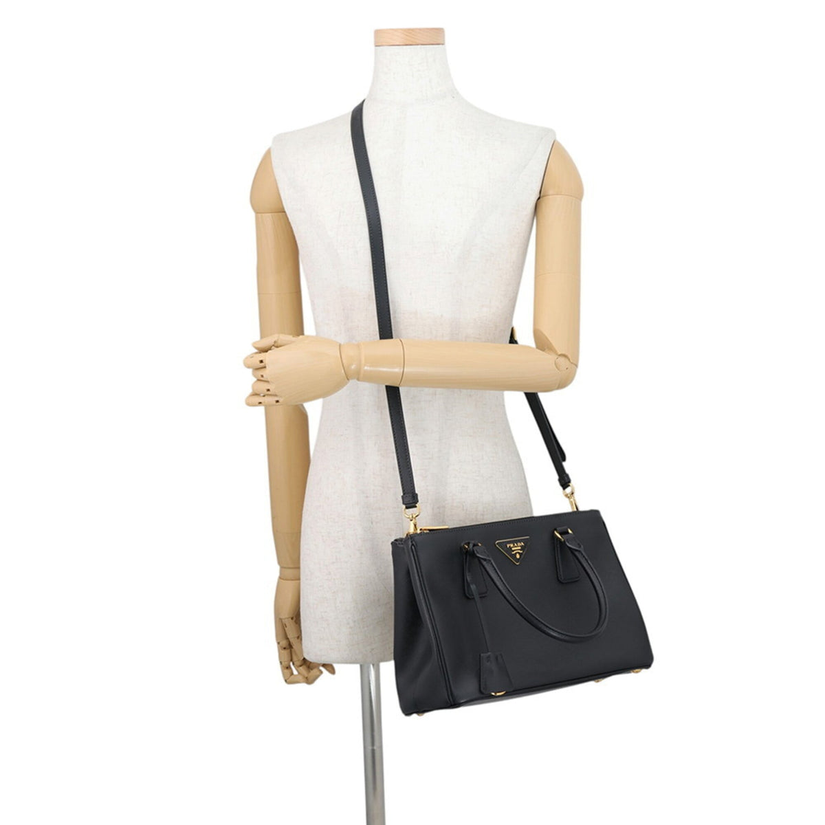 Prada Saffiano Black Saffiano Handbag Shoulder Bag (Pre-Owned)