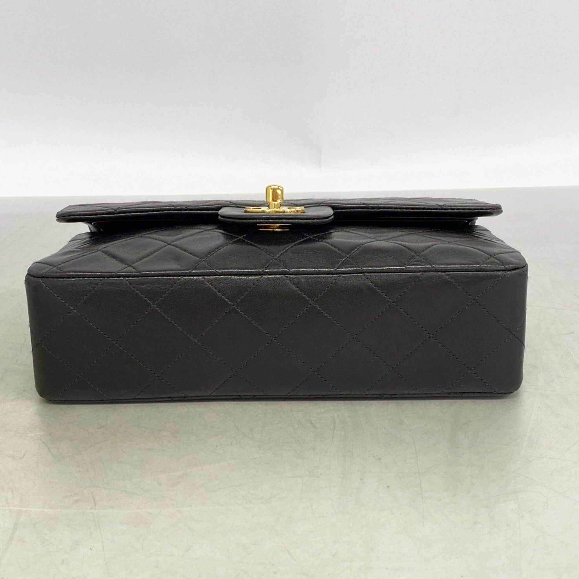Chanel Black Leather Shoulder Bag (Pre-Owned)
