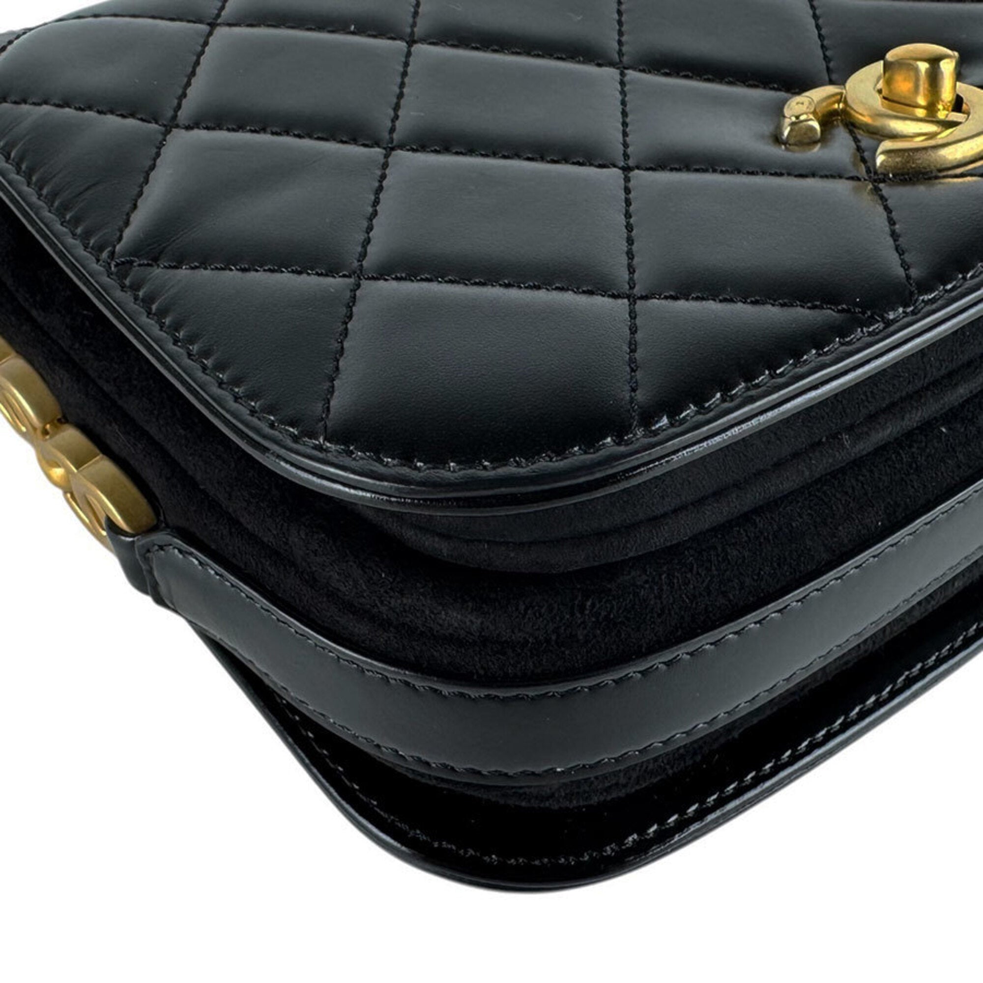 Chanel Black Leather Suede Messenger Bag Shoulder Bag (Pre-Owned)