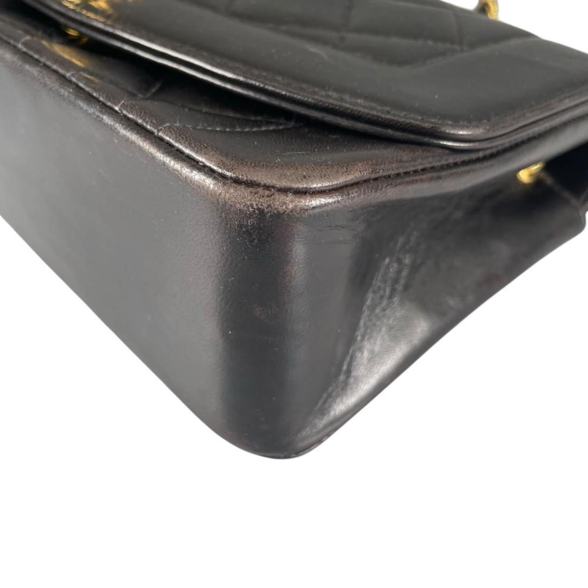 Chanel Black Leather Shoulder Bag (Pre-Owned)