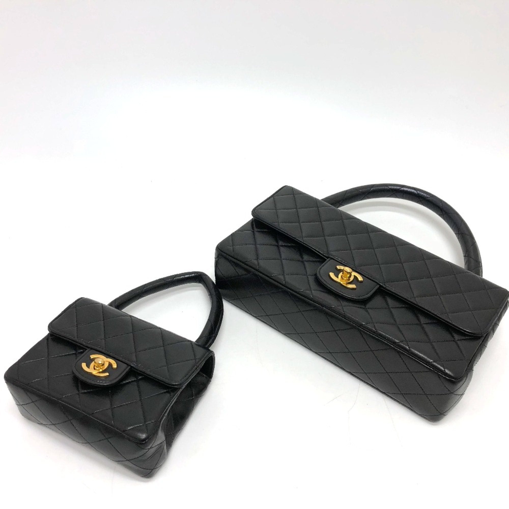 Chanel Black Leather Handbag (Pre-Owned)