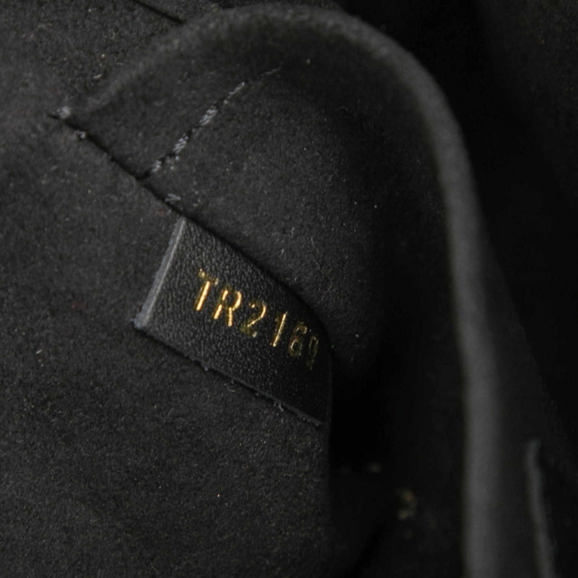 Louis Vuitton Black Leather Shoulder Bag (Pre-Owned)