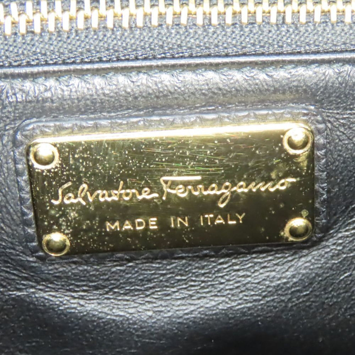 Salvatore Ferragamo Gancini Black Leather Handbag Shoulder Bag (Pre-Owned)
