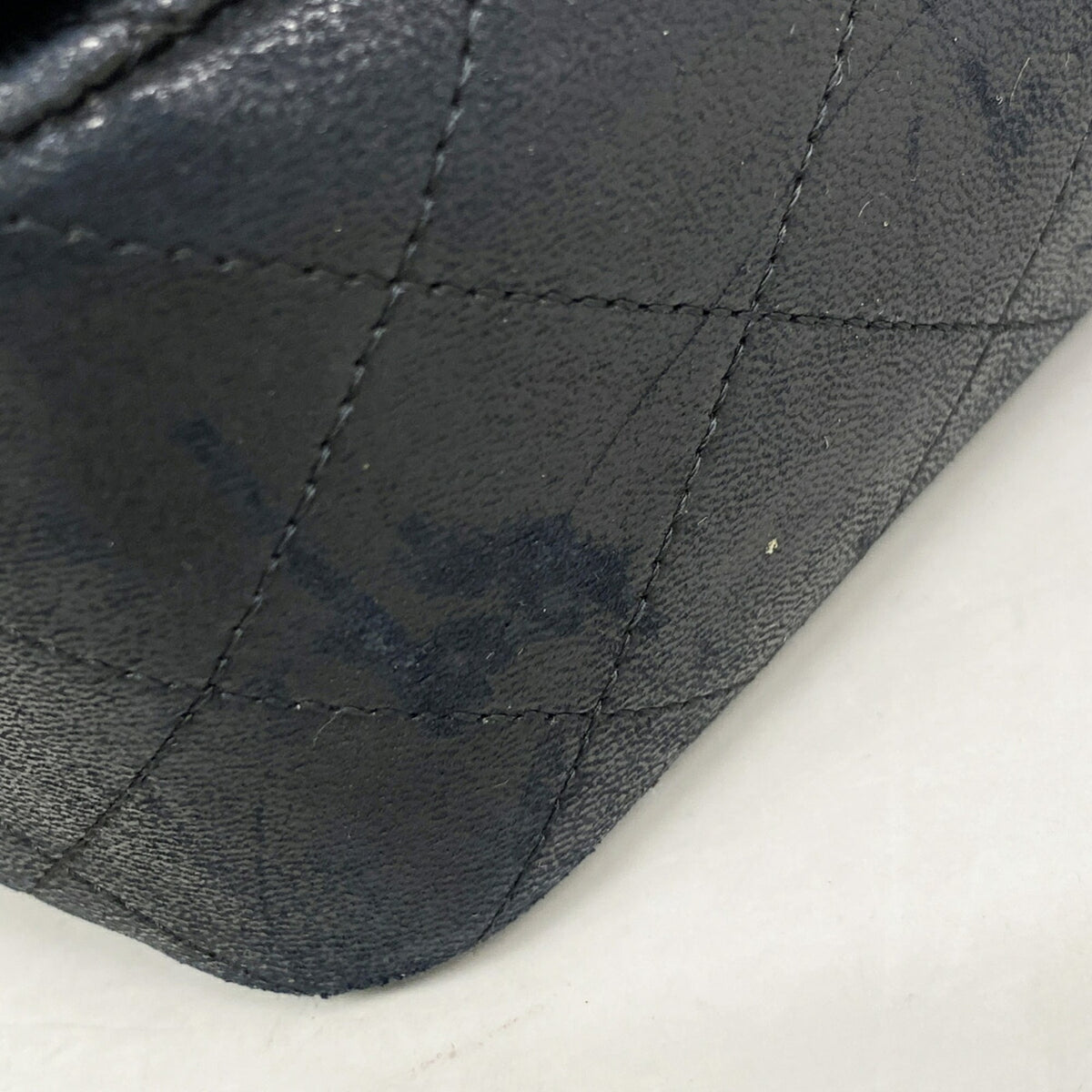 Chanel Black Leather Shoulder Bag (Pre-Owned)