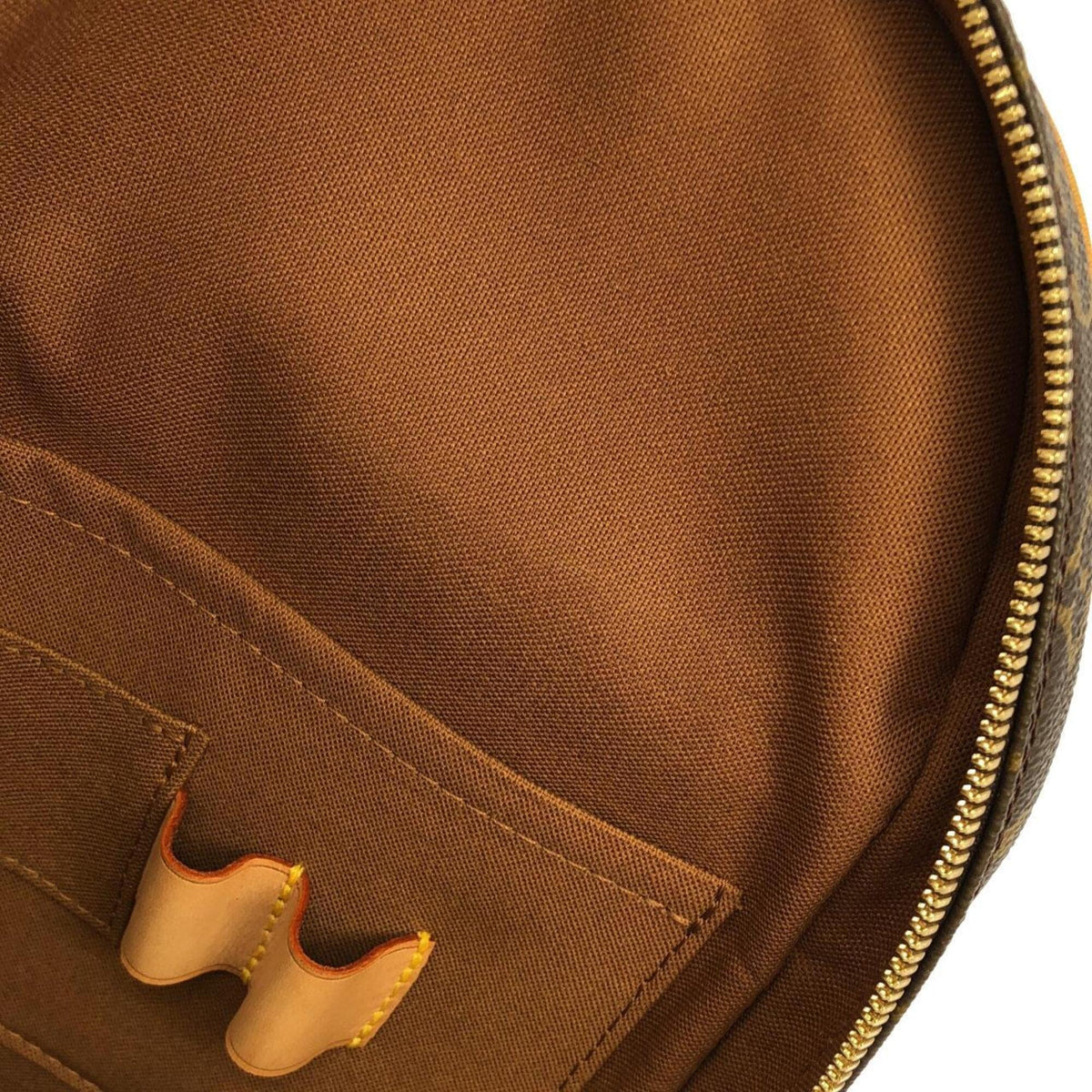 Louis Vuitton Marron Coated Canvas Shoulder Bag (Pre-Owned)