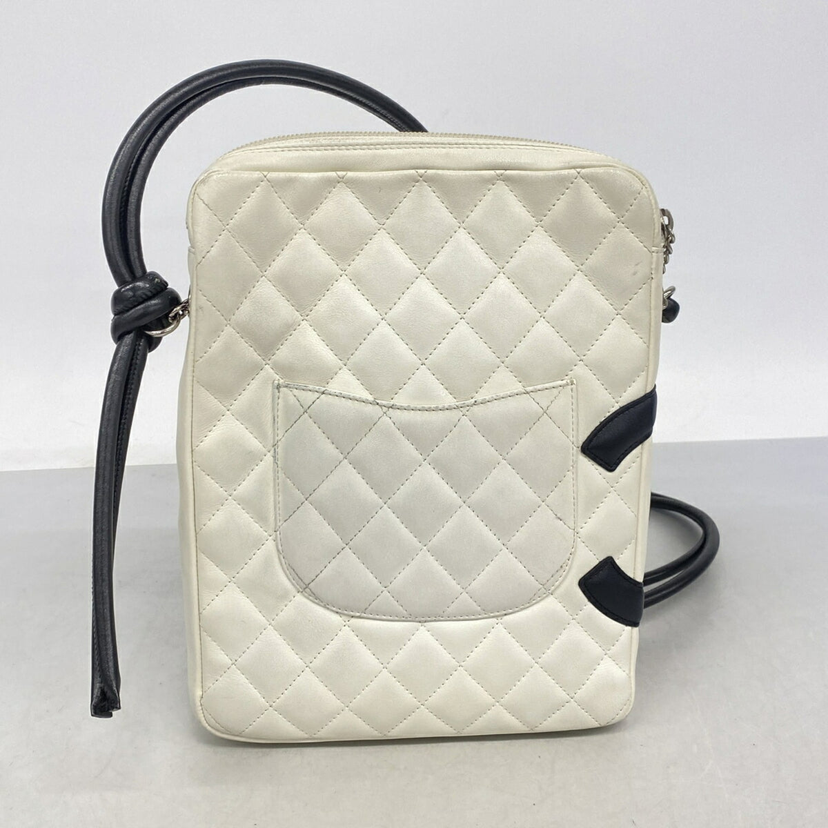 Chanel Black White Leather Shoulder Bag (Pre-Owned)