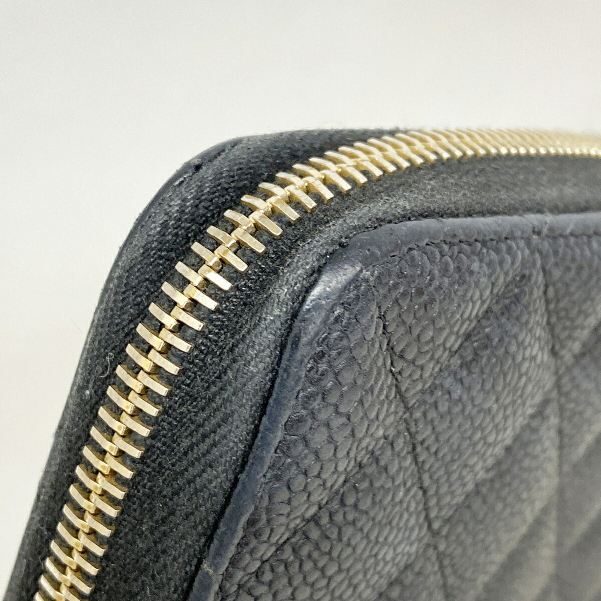 Chanel Black Grained Calfskin Long Wallet (Bi-Fold) (Pre-Owned)