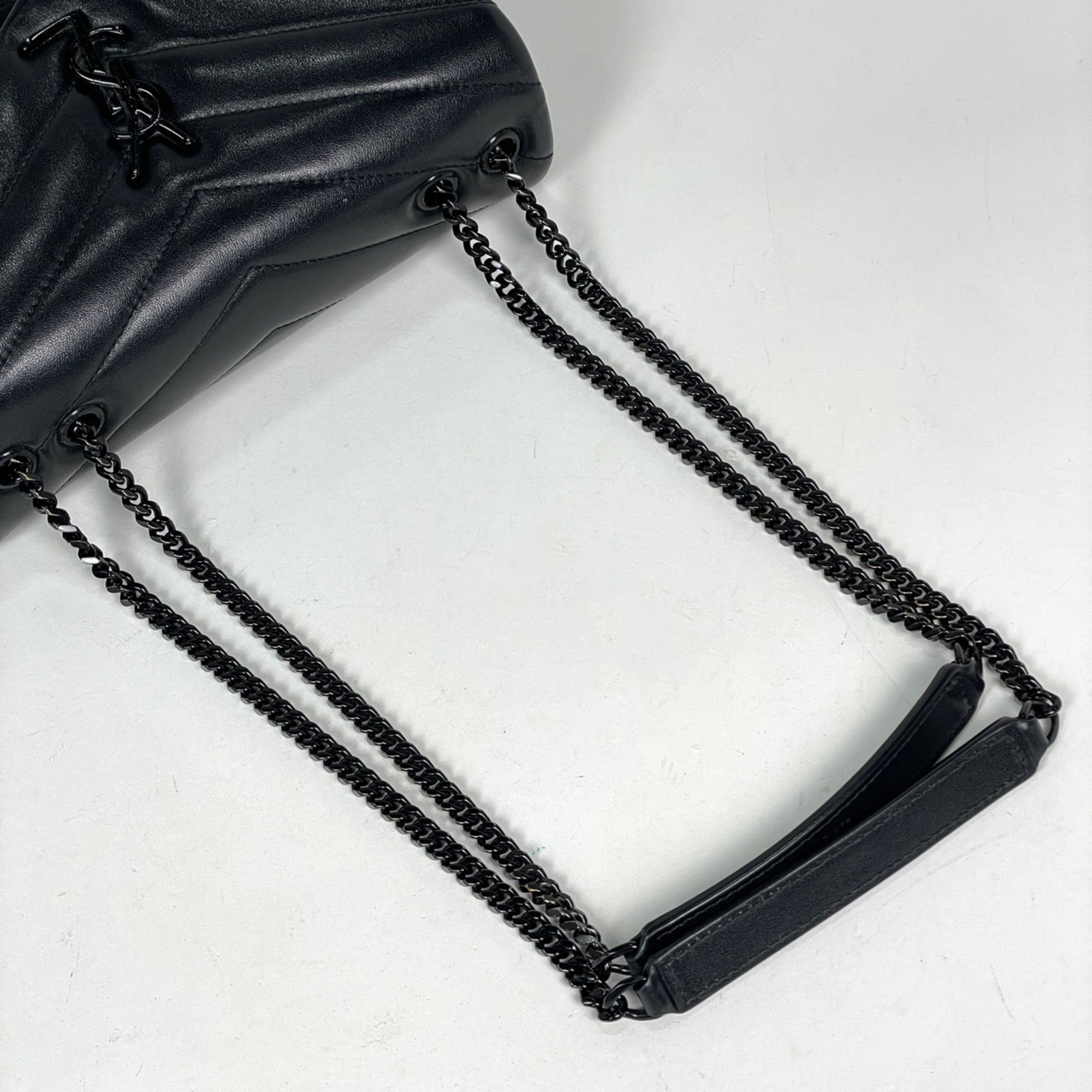 Saint Laurent Black Leather Shoulder Bag (Pre-Owned)