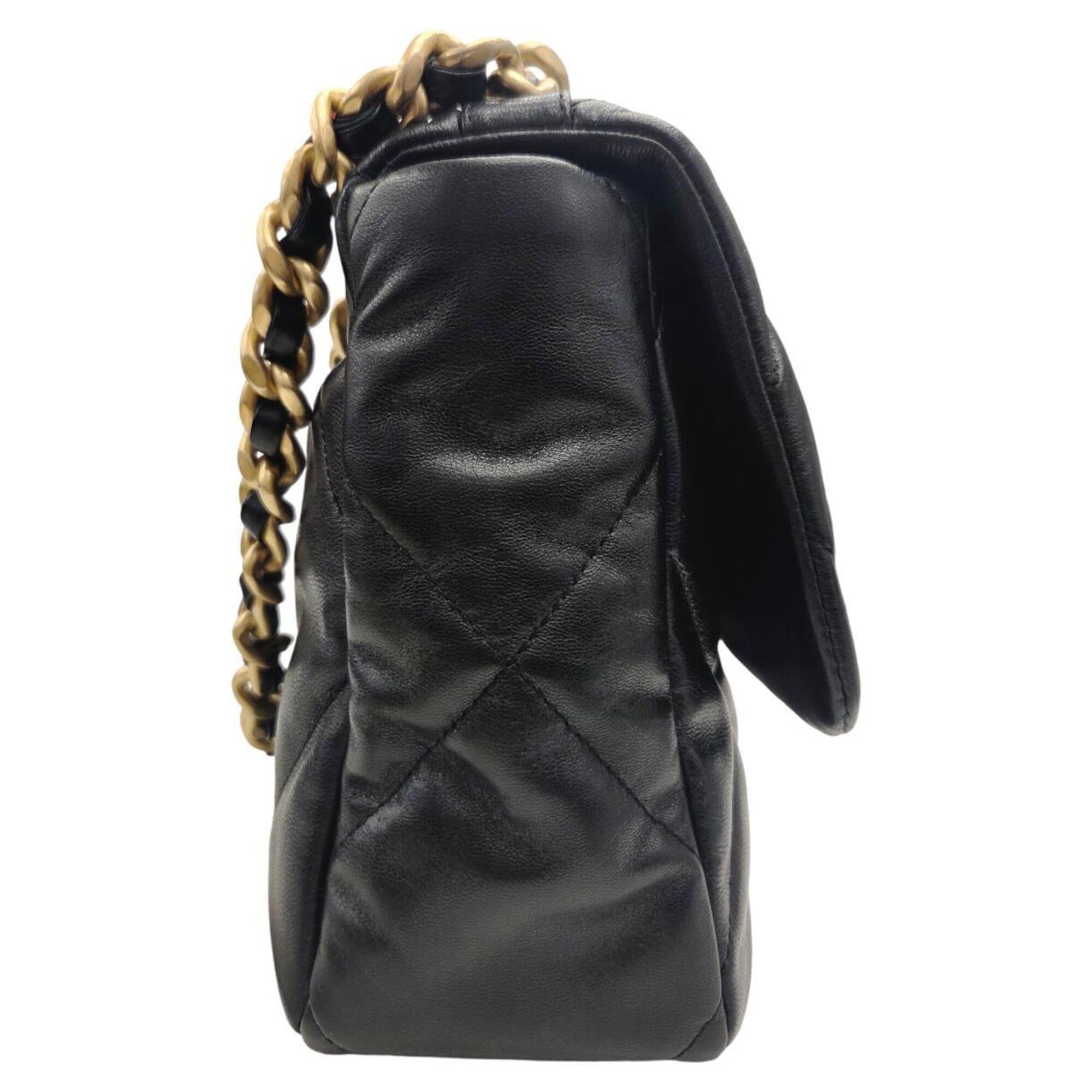 Chanel Black Leather Shoulder Bag (Pre-Owned)