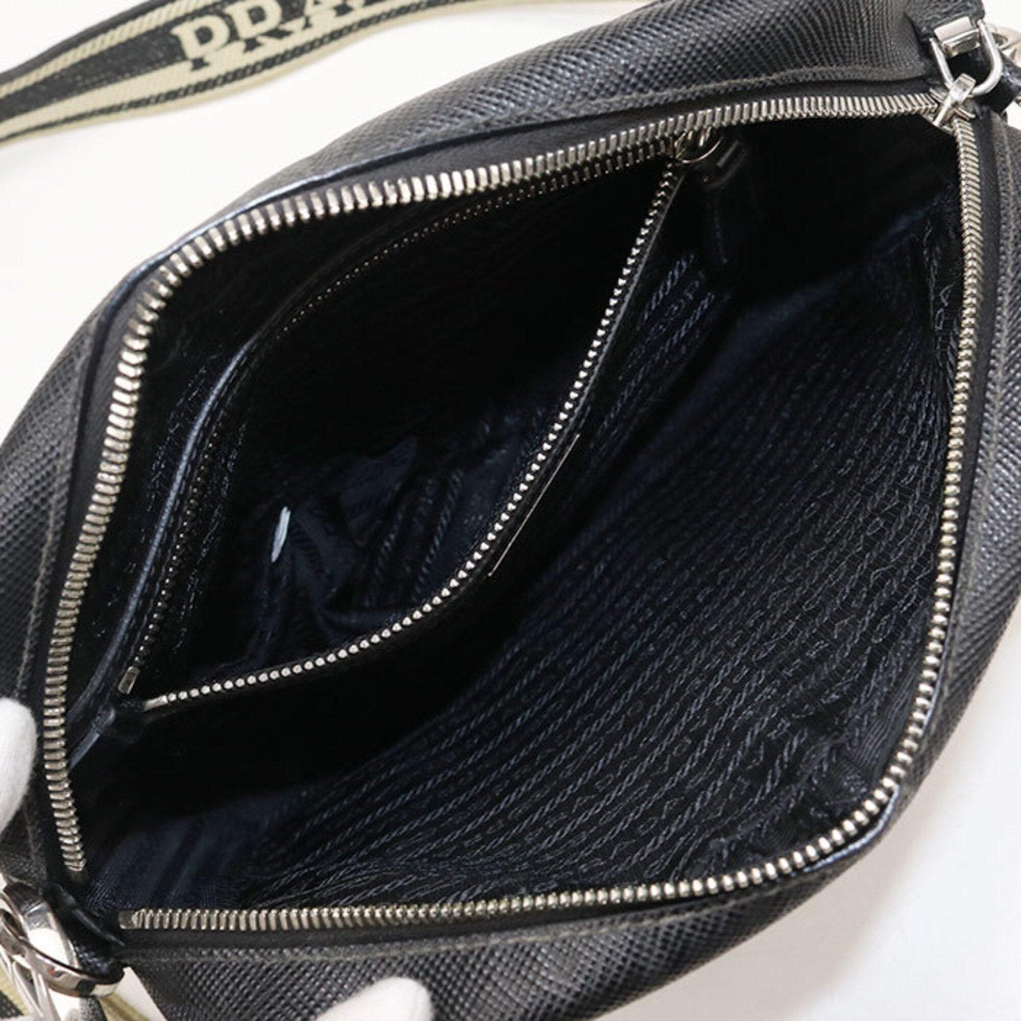 Prada Black Leather Shoulder Bag (Pre-Owned)