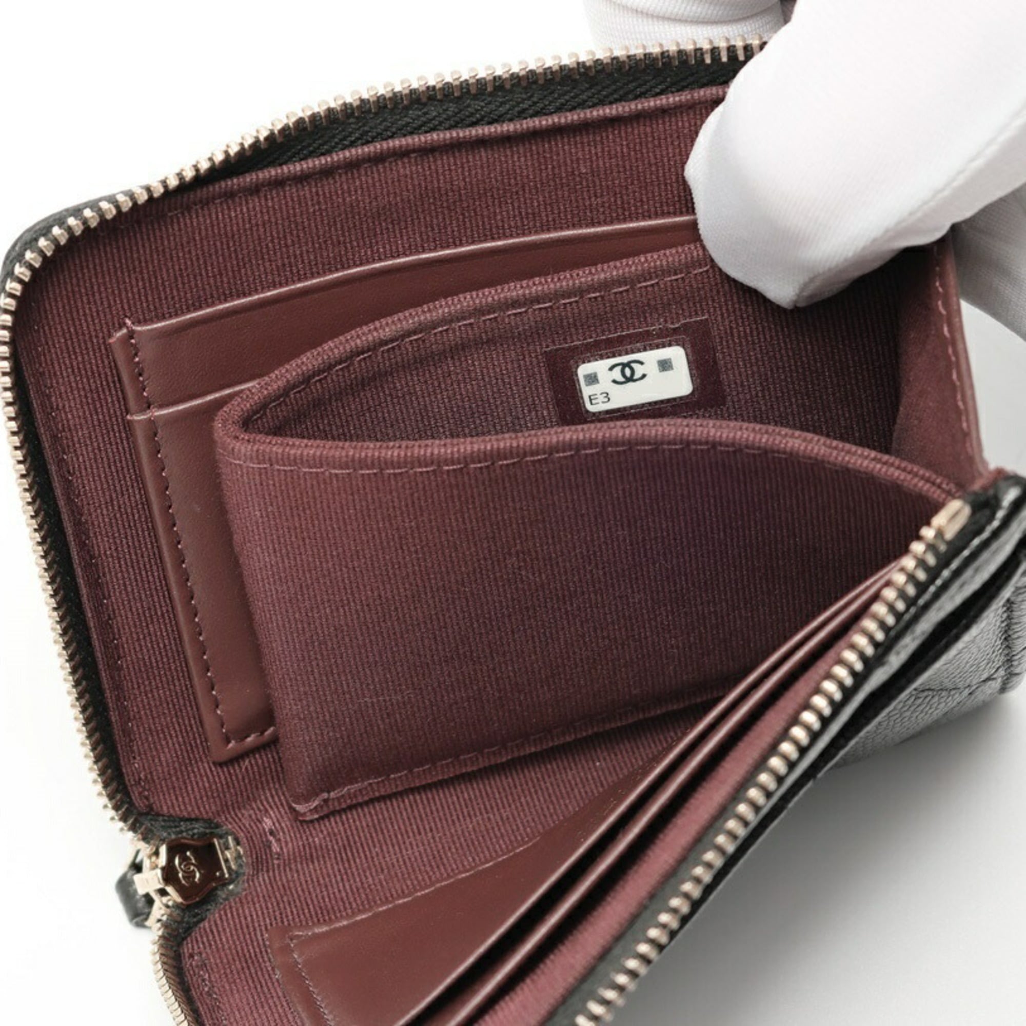 Chanel Black Grained Calfskin Wallet (Bi-Fold) (Pre-Owned)
