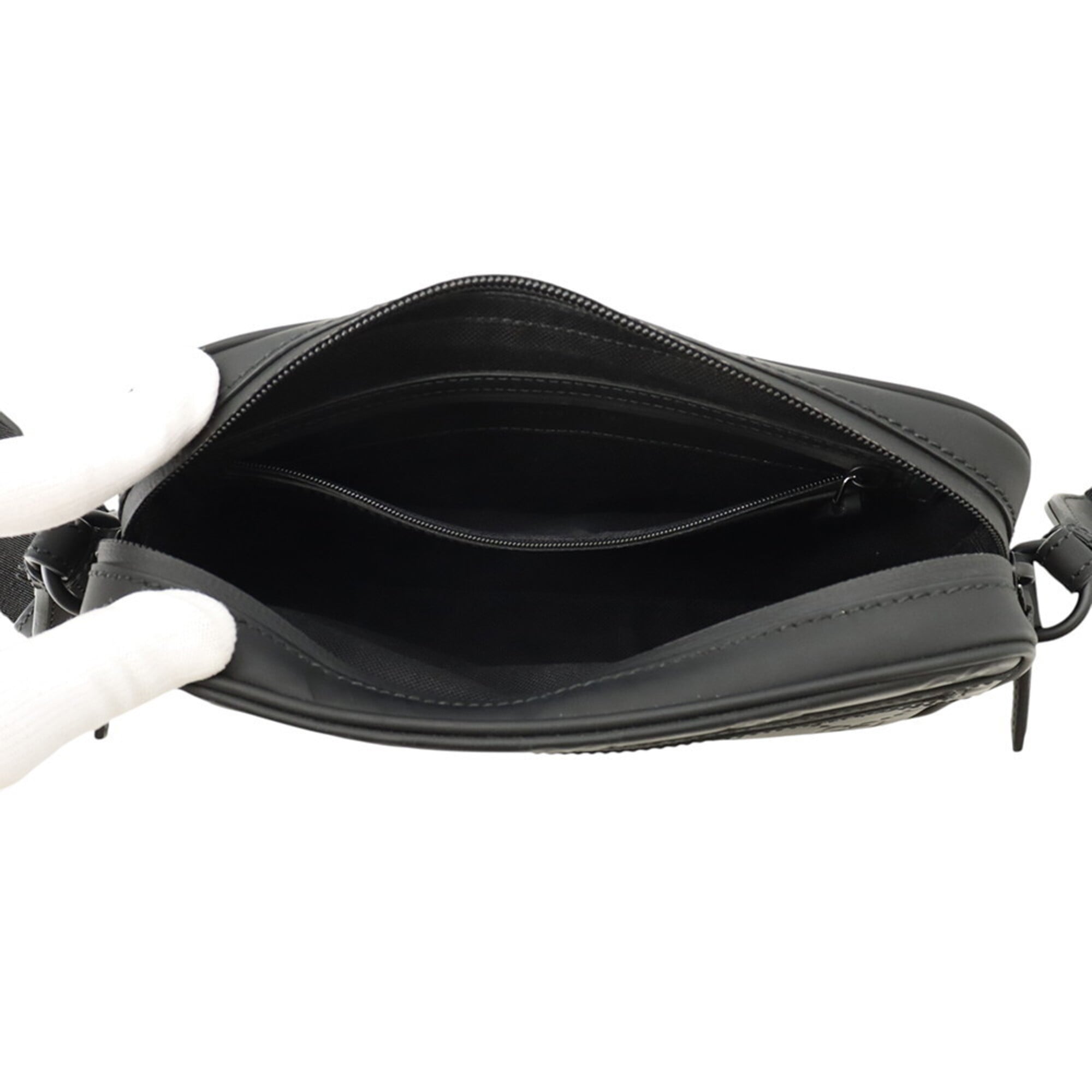 Gucci Black Rubber Canvas Shoulder Bag (Pre-Owned)