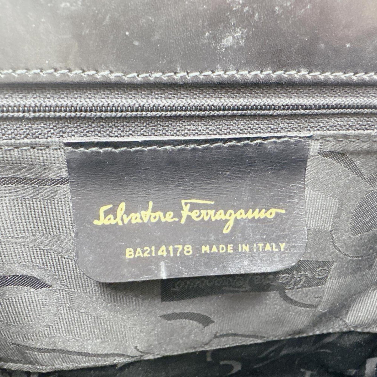 Salvatore Ferragamo Black Leather Handbag (Pre-Owned)