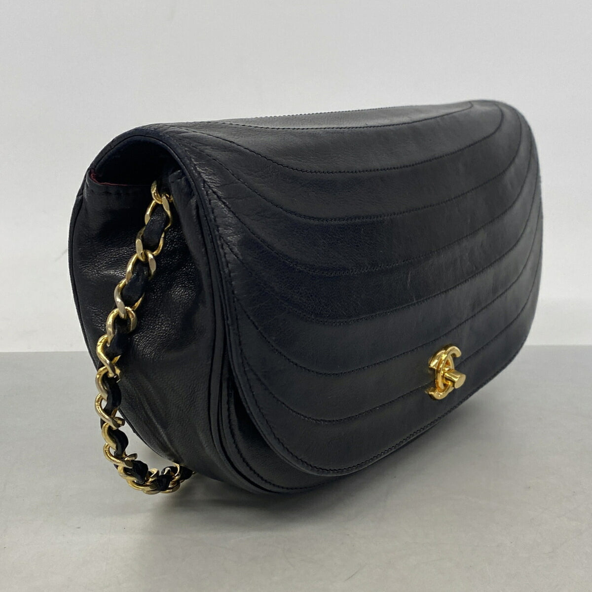 Chanel Black Leather Shoulder Bag (Pre-Owned)