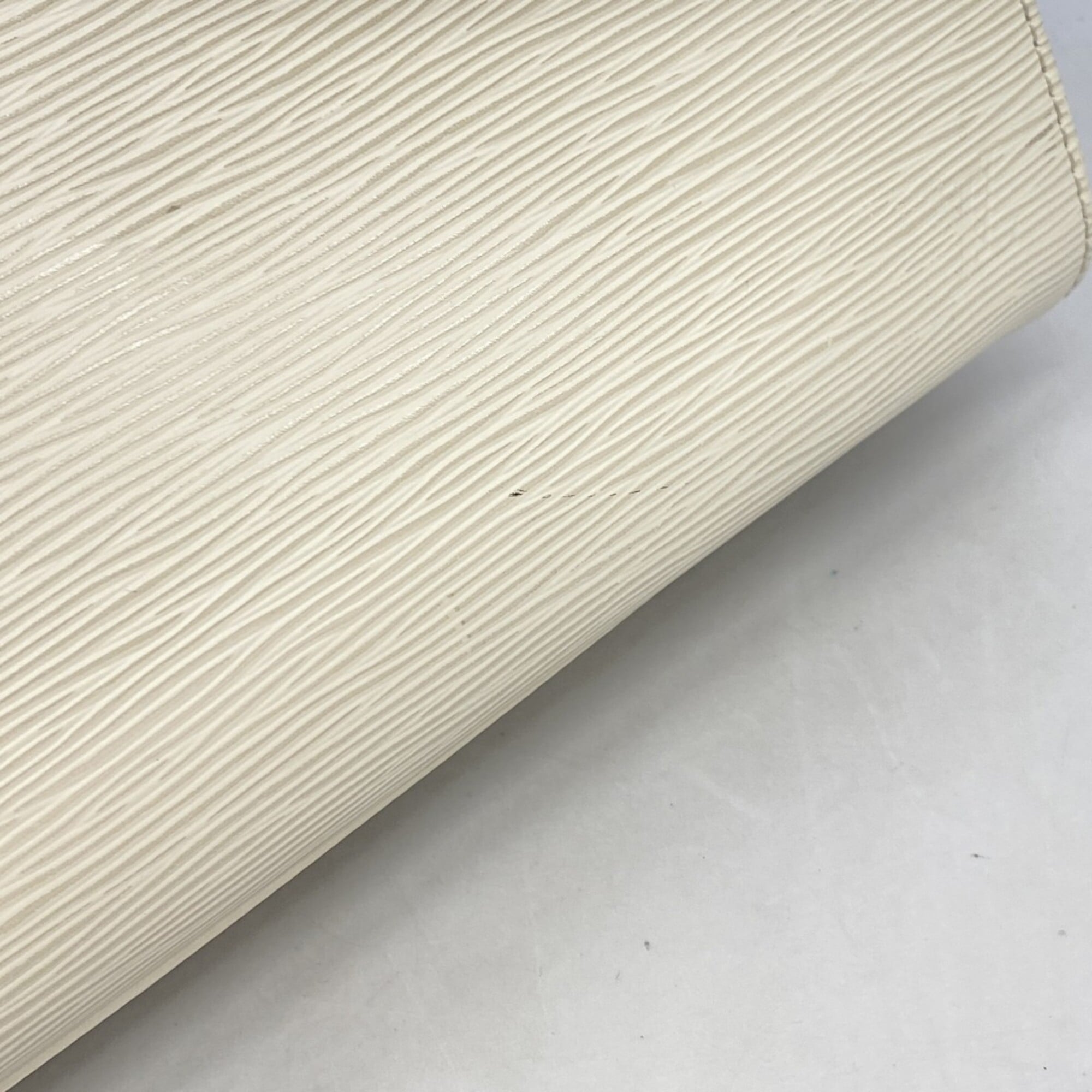 Louis Vuitton Lv Off White Handbag (Pre-Owned)