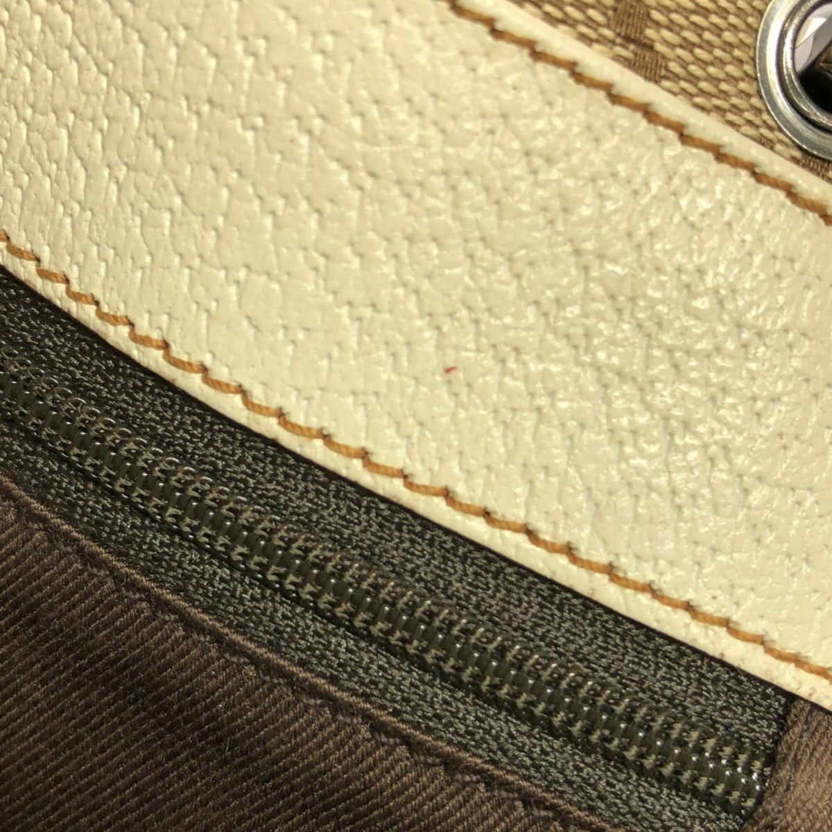 Gucci Beige White Gg Canvas Handbag (Pre-Owned)