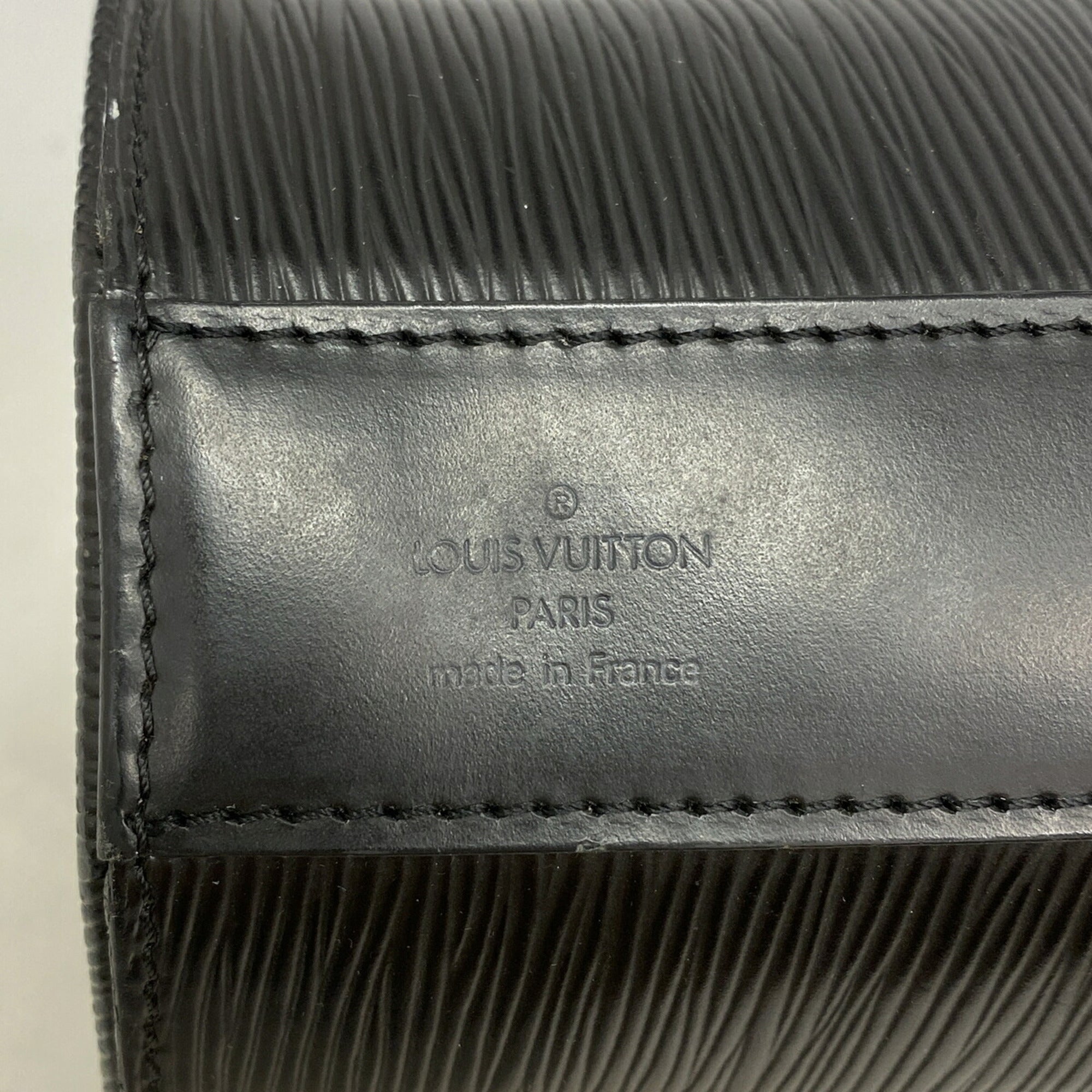 Louis Vuitton Noir Shoulder Bag (Pre-Owned)